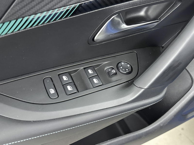 Peugeot e-2008 EV Allure Pack 50 kWh | ACCU: 93% | Camera | Clima — photo 15