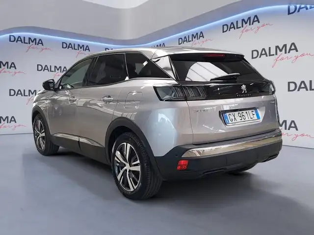 Peugeot 3008 view 3