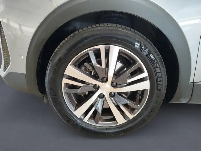 Peugeot 3008 view 9