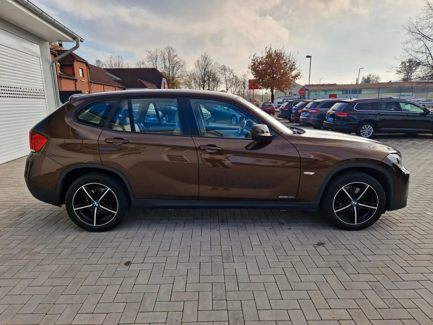 BMW X1 18 i sDrive+TÜV und Öl neu+AHK Brun - 2
