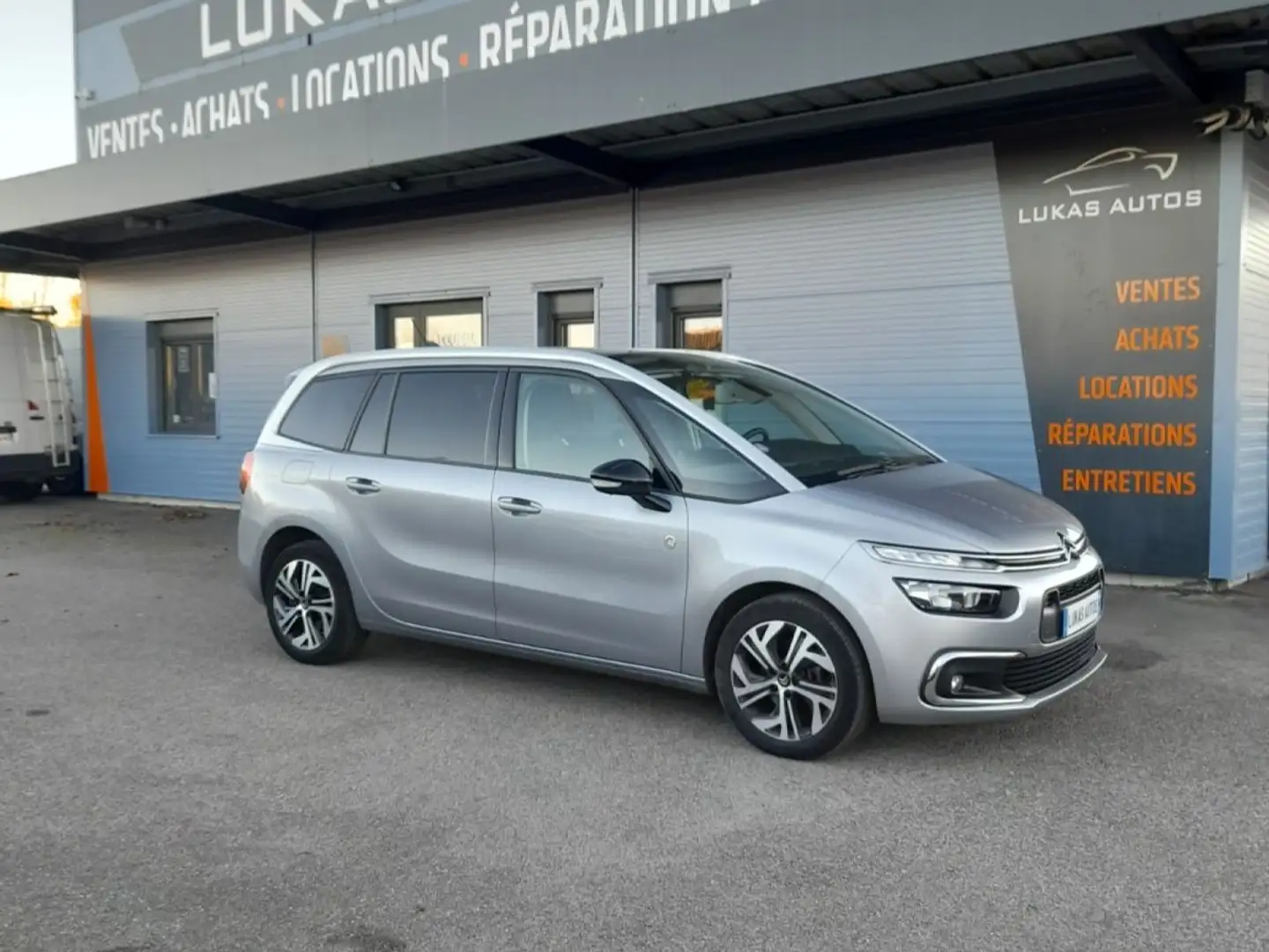 Citroen C4 GRAND SPACETOURER BUSINESS PureTech 130 SS EAT8 Business %2B Grau - 1