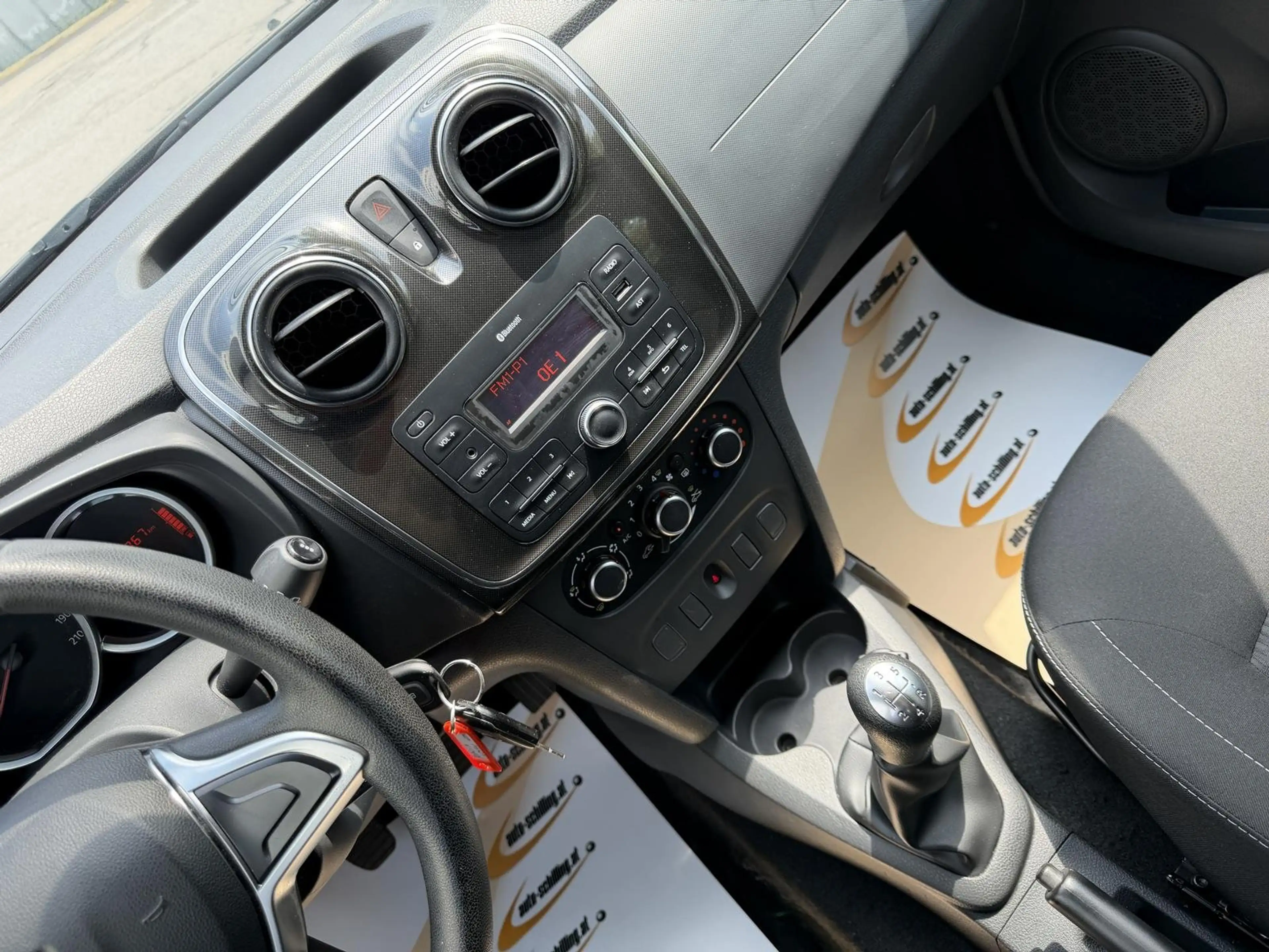Dacia Logan Kombi 1.Besitz Klima bluetooth Service NEU — photo 10