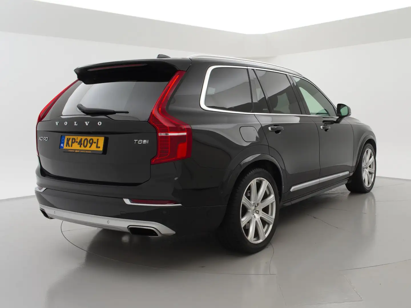 Volvo XC90 2.0 T8 TWIN ENGINE AWD INSCRIPTION + LUCHTVERING / Black - 2