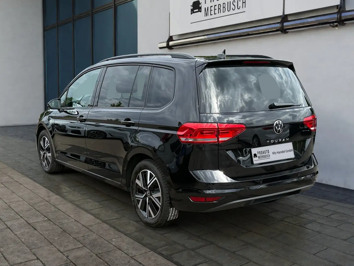 Volkswagen Touran Comfortline AHK/EASYOPEN/PANO/STNDHZNG/17´´ Schwarz - 2