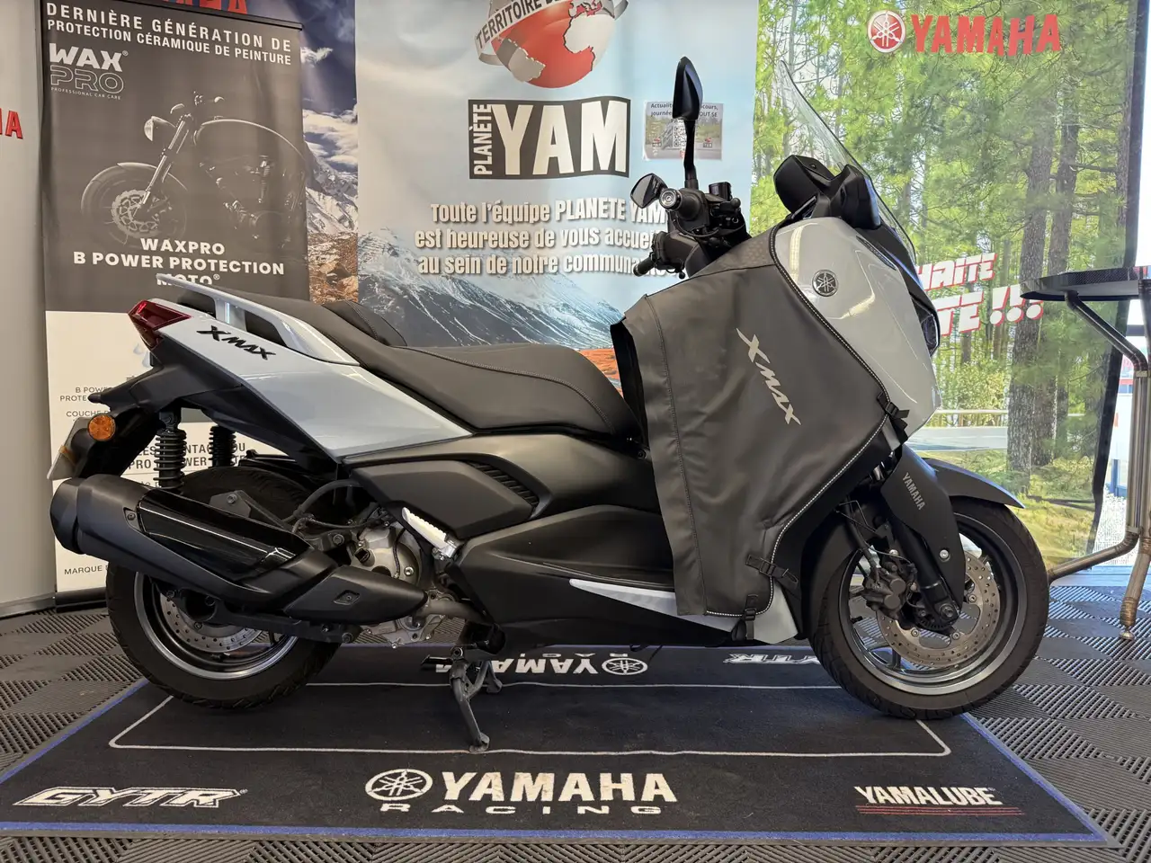 Yamaha X-Max 300