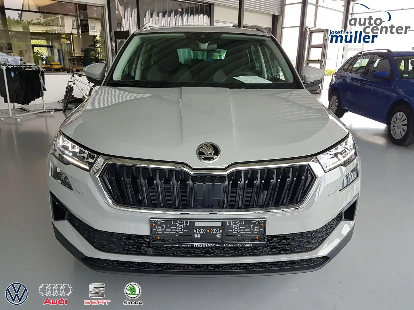 Skoda Karoq 5Jahre/100000km Garantie" DSG" AHK schw... Grau - 2
