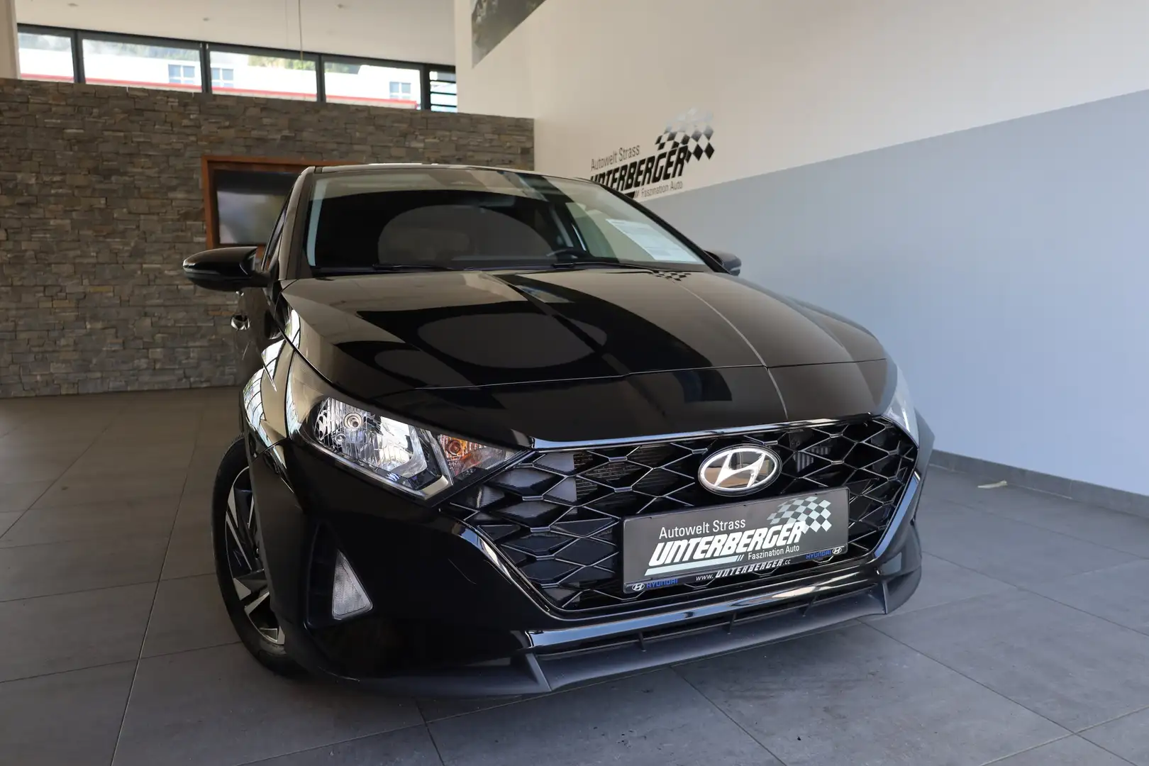 Hyundai i20 (BC3) i-Line Plus 1,0 T-GDi Automatik Schwarz - 2