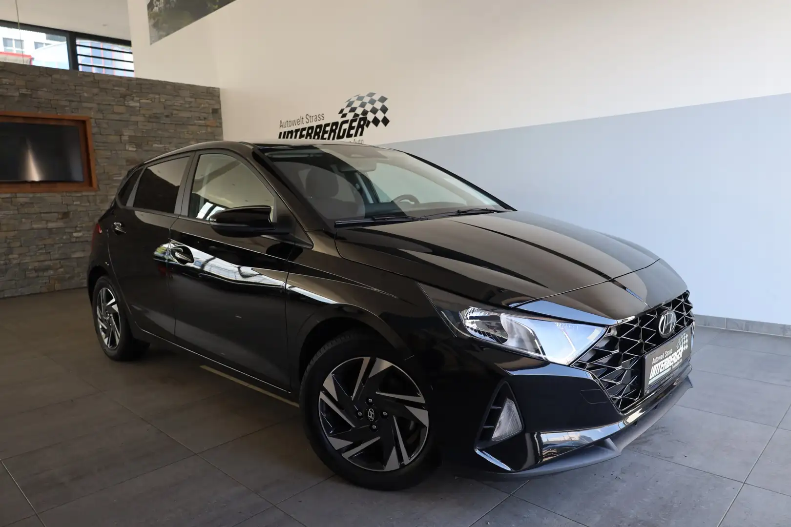 Hyundai i20 (BC3) i-Line Plus 1,0 T-GDi Automatik Schwarz - 1