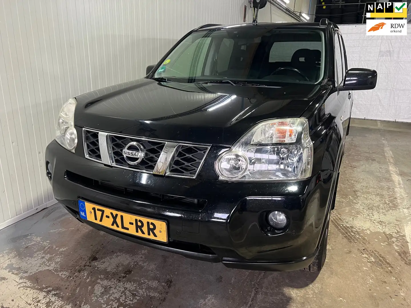 Nissan X-Trail 2.5 LE 4WD Pano/Keyless/Navi/4x4/ Zwart - 1