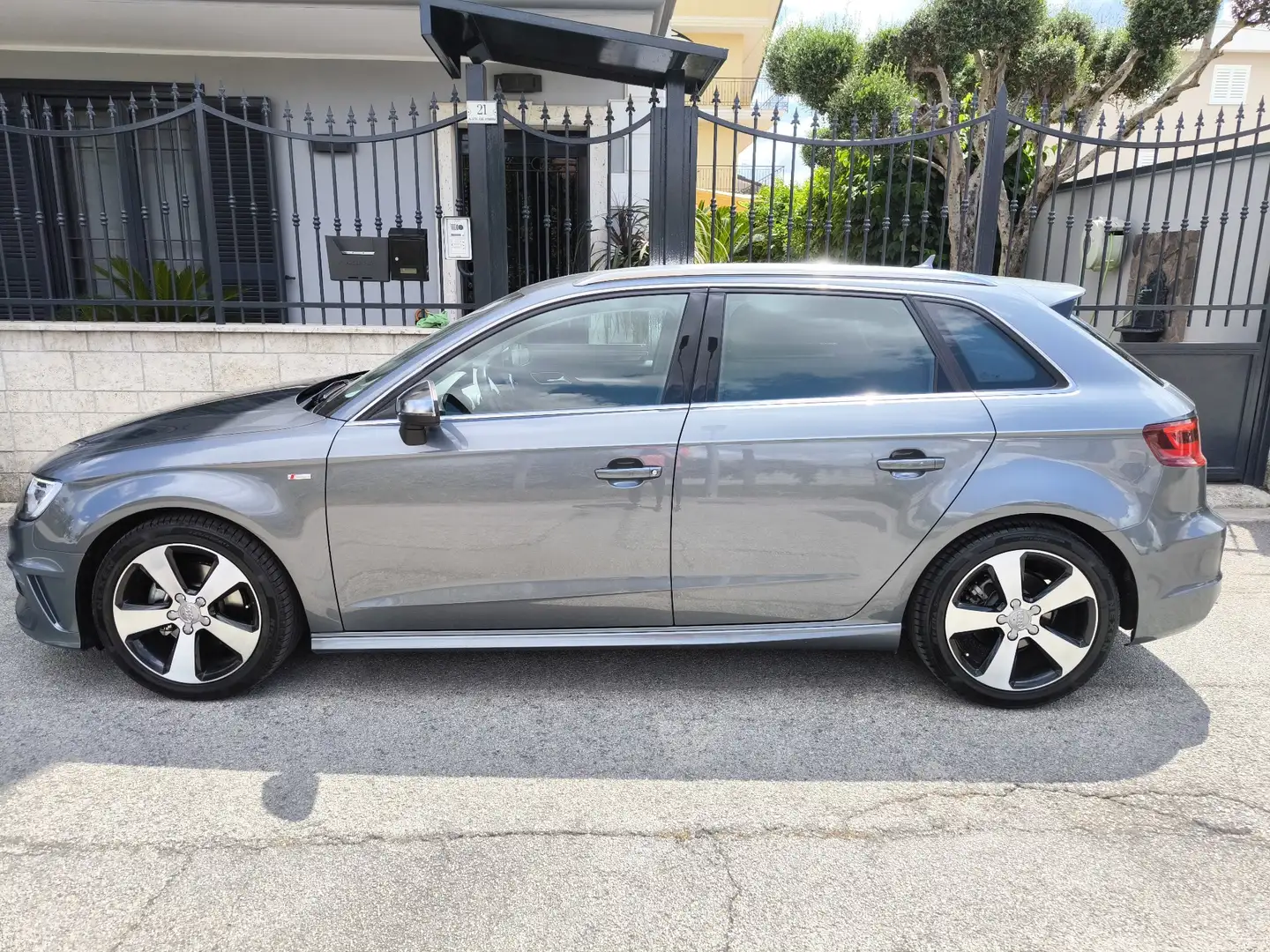 Audi A3 Sportback 1.6 tdi Admired 110cv unico propr. - 1
