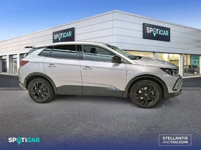 Opel Grandland view 4