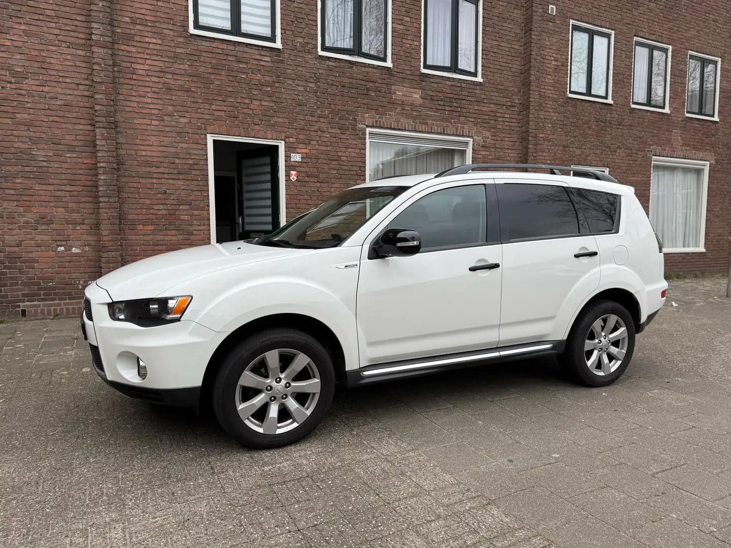 Mitsubishi Outlander Grijs Kenteken 177pk 2.2 DI-D ClearTec 2WD Edition - 2