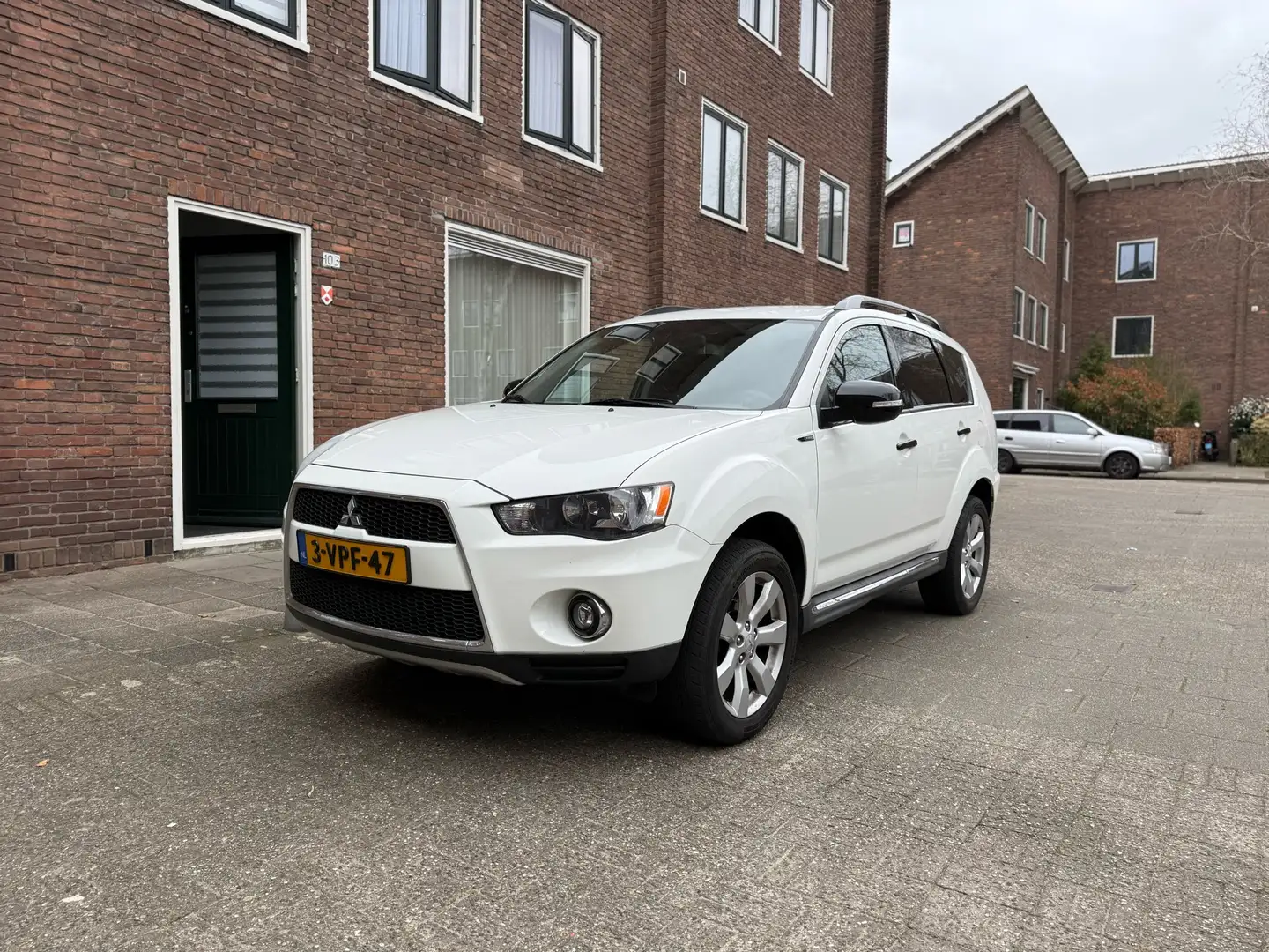 Mitsubishi Outlander Grijs Kenteken 177pk 2.2 DI-D ClearTec 2WD Edition - 1
