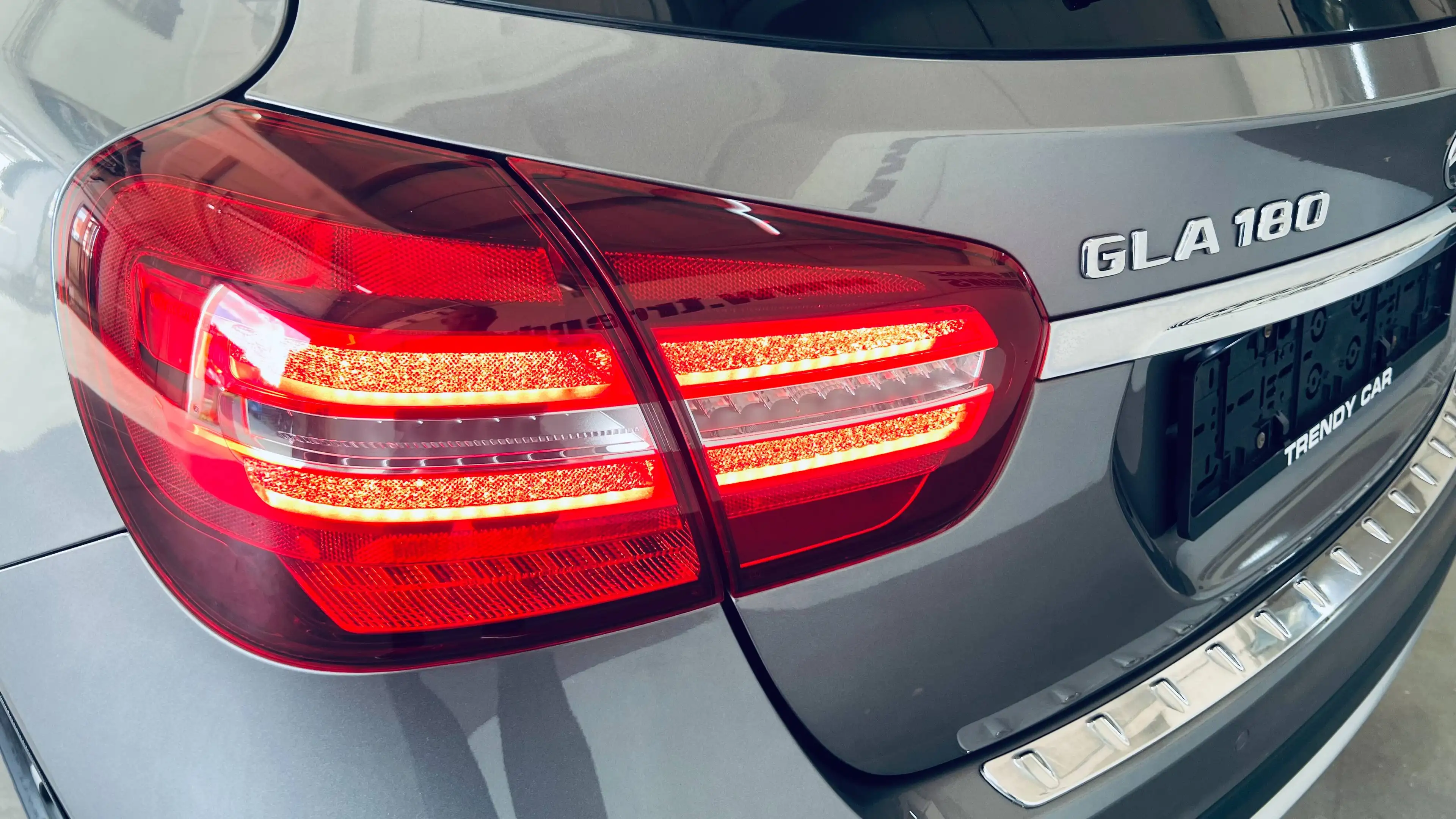Mercedes-Benz GLA 180 AUTOMATIC+NAVI+PANO+CAMERA+HIFI+CARNET+GARANTIE — photo 10