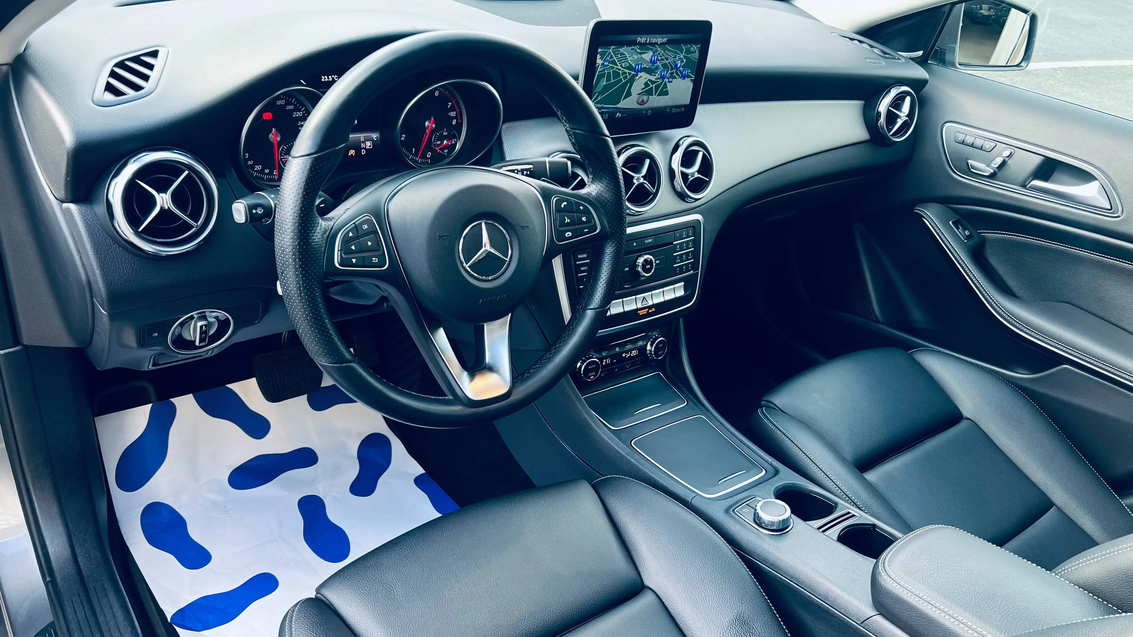 Mercedes-Benz GLA 180 AUTOMATIC+NAVI+PANO+CAMERA+HIFI+CARNET+GARANTIE — photo 12