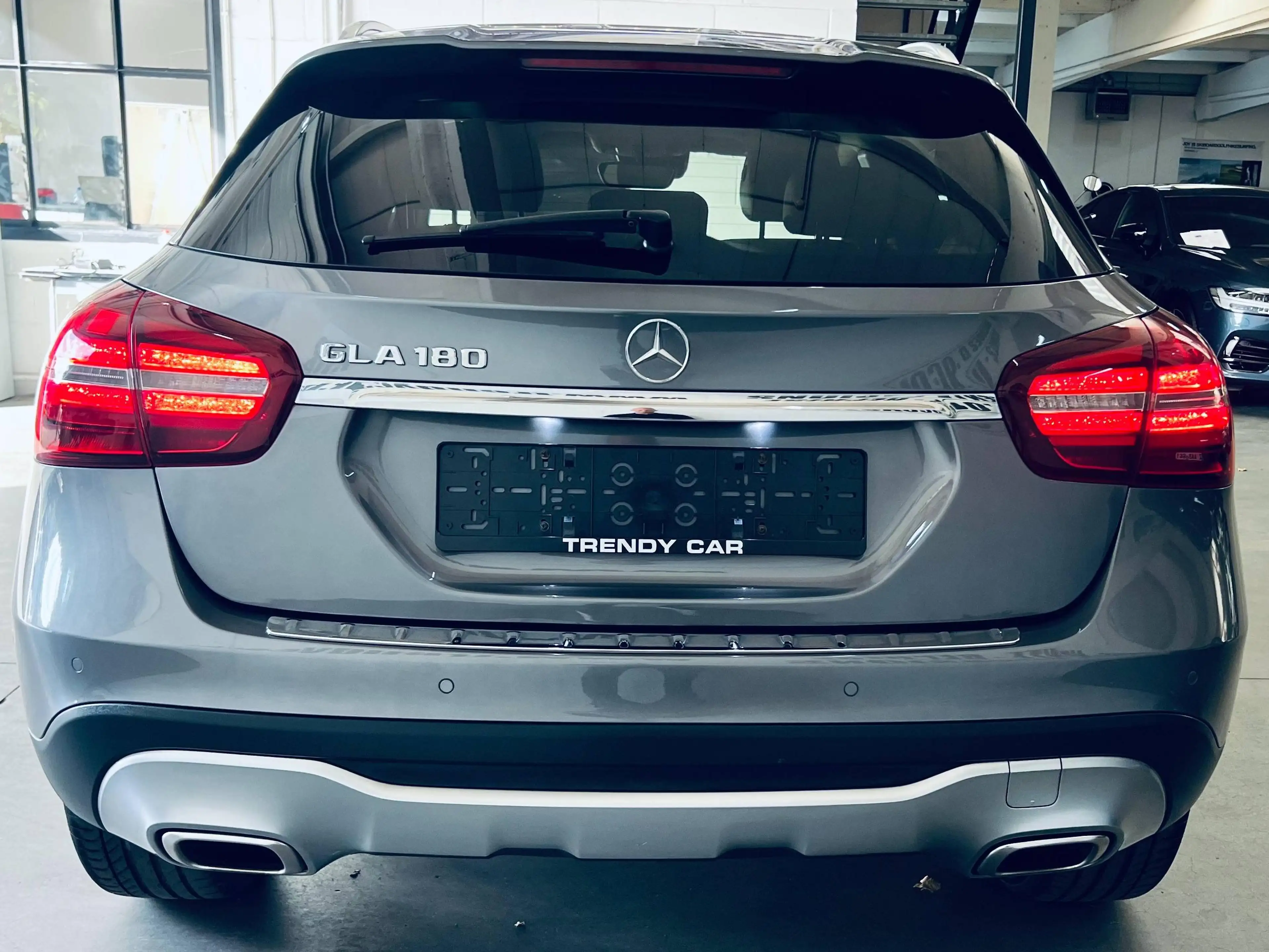 Mercedes-Benz GLA 180 AUTOMATIC+NAVI+PANO+CAMERA+HIFI+CARNET+GARANTIE — photo 3