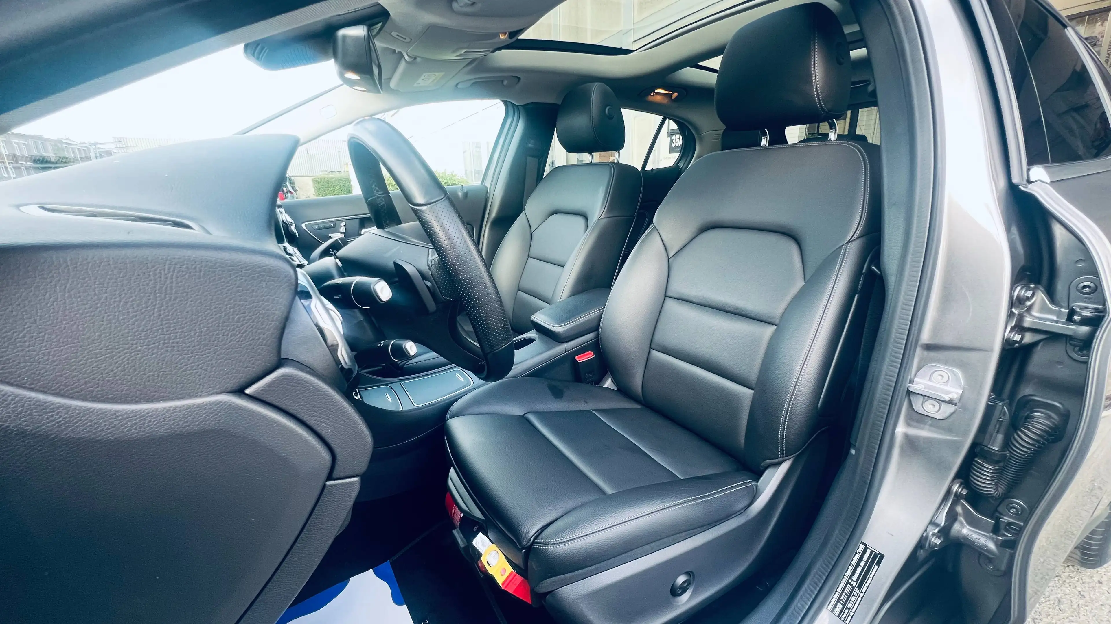 Mercedes-Benz GLA 180 AUTOMATIC+NAVI+PANO+CAMERA+HIFI+CARNET+GARANTIE — photo 13