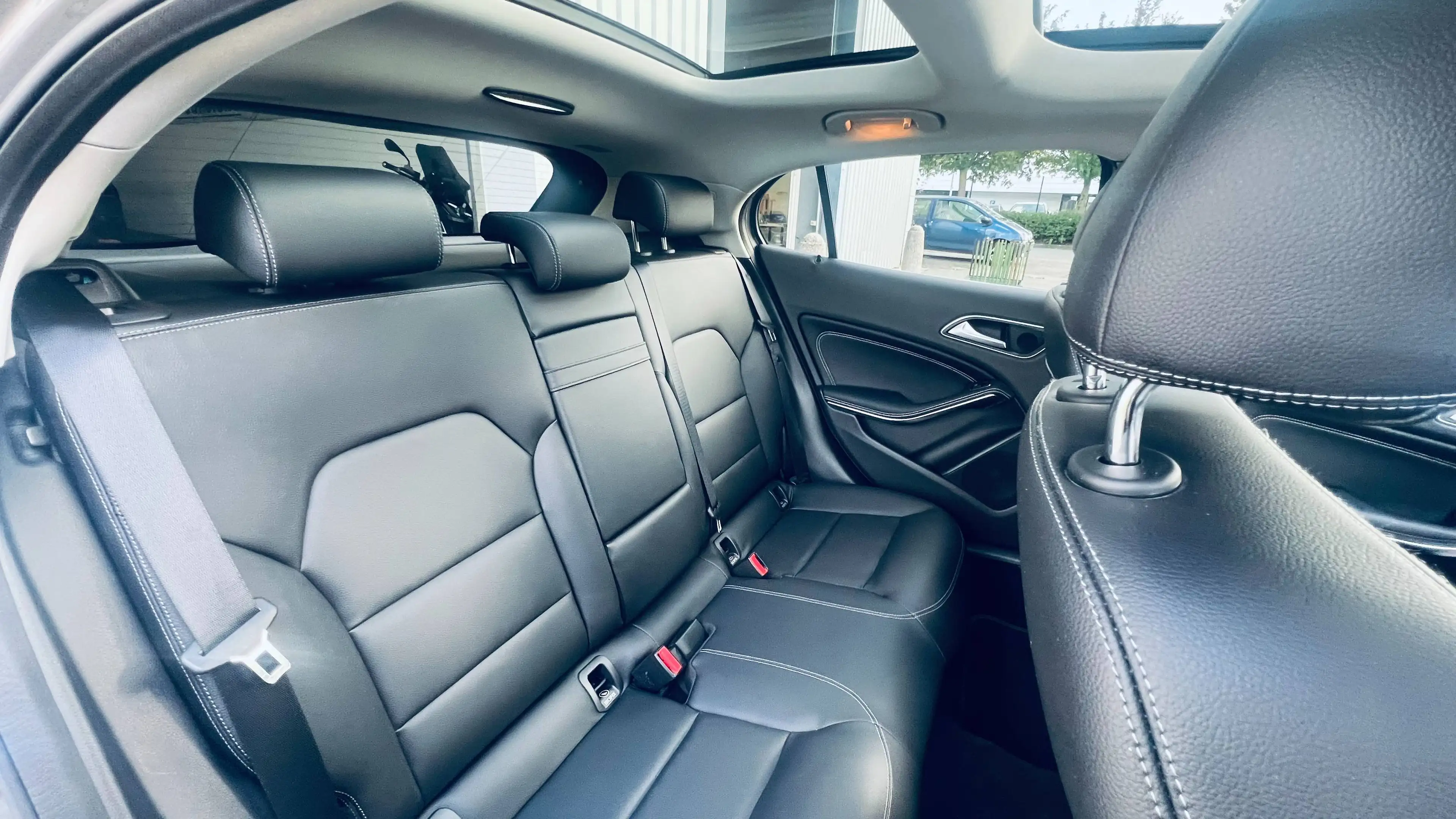 Mercedes-Benz GLA 180 AUTOMATIC+NAVI+PANO+CAMERA+HIFI+CARNET+GARANTIE — photo 15