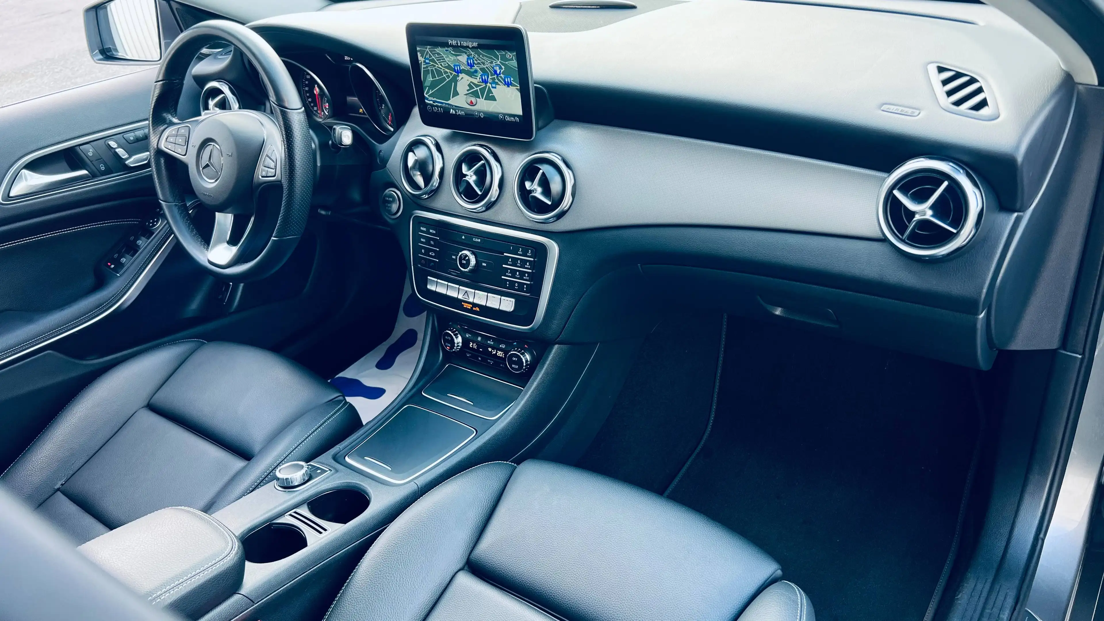 Mercedes-Benz GLA 180 AUTOMATIC+NAVI+PANO+CAMERA+HIFI+CARNET+GARANTIE — photo 14