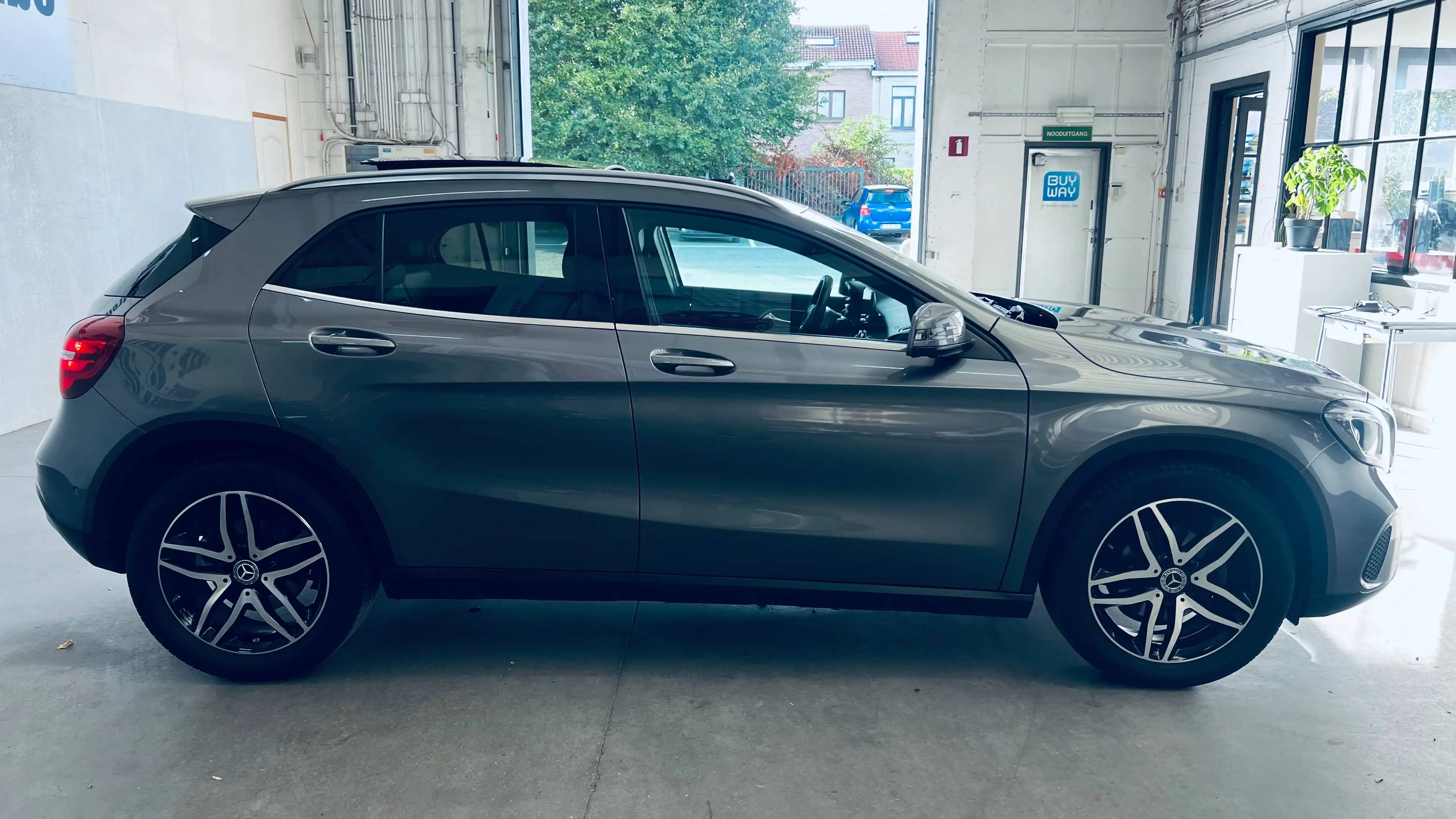 Mercedes-Benz GLA 180 AUTOMATIC+NAVI+PANO+CAMERA+HIFI+CARNET+GARANTIE — photo 5
