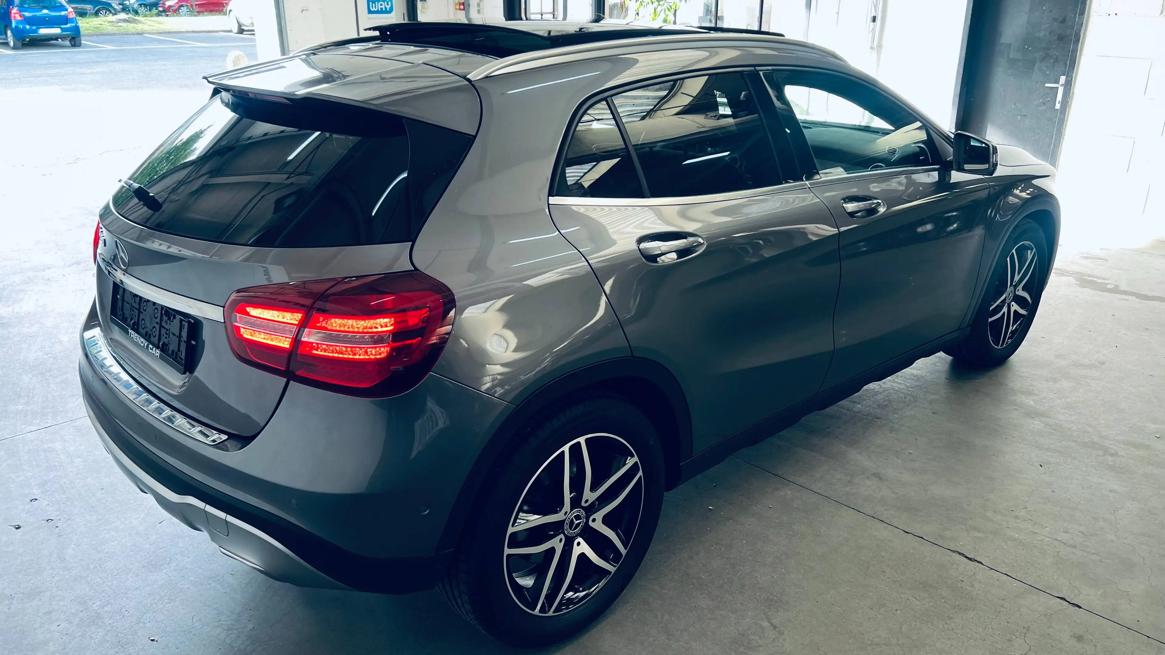 Mercedes-Benz GLA 180 AUTOMATIC+NAVI+PANO+CAMERA+HIFI+CARNET+GARANTIE — photo 4