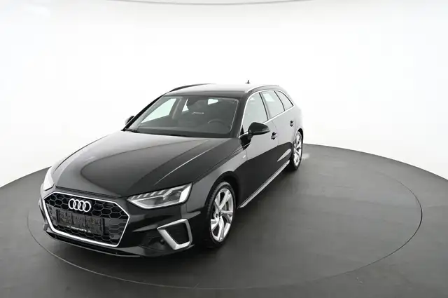 Audi A4 view 11
