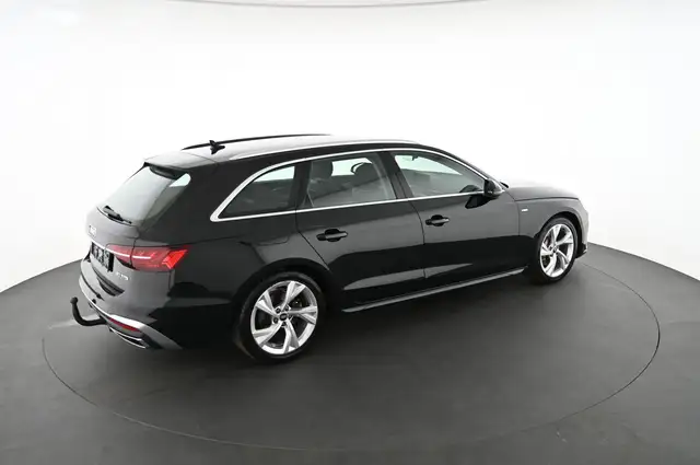 Audi A4 view 4