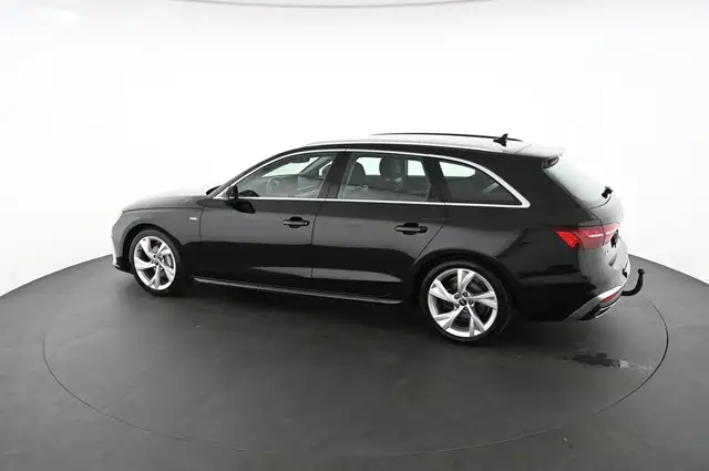 Audi A4 view 7