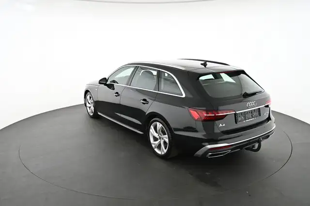 Audi A4 view 9