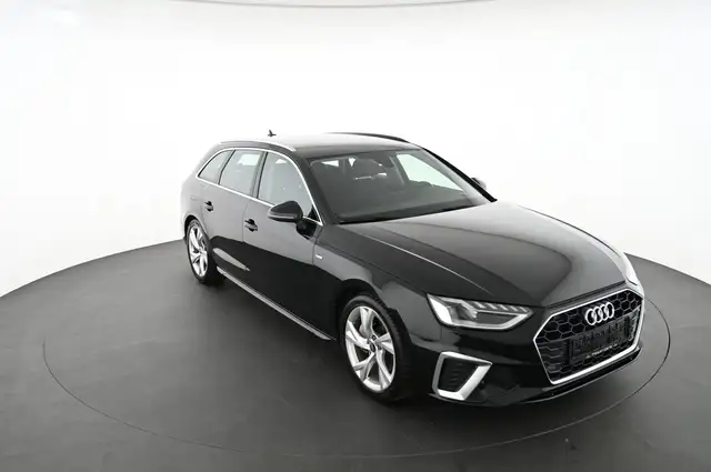 Audi A4 view 10