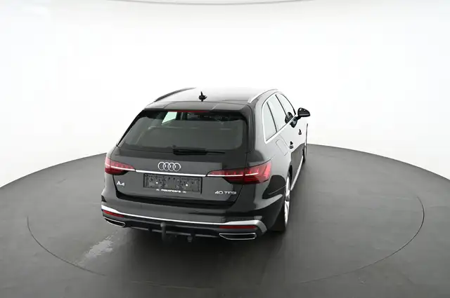 Audi A4 view 12