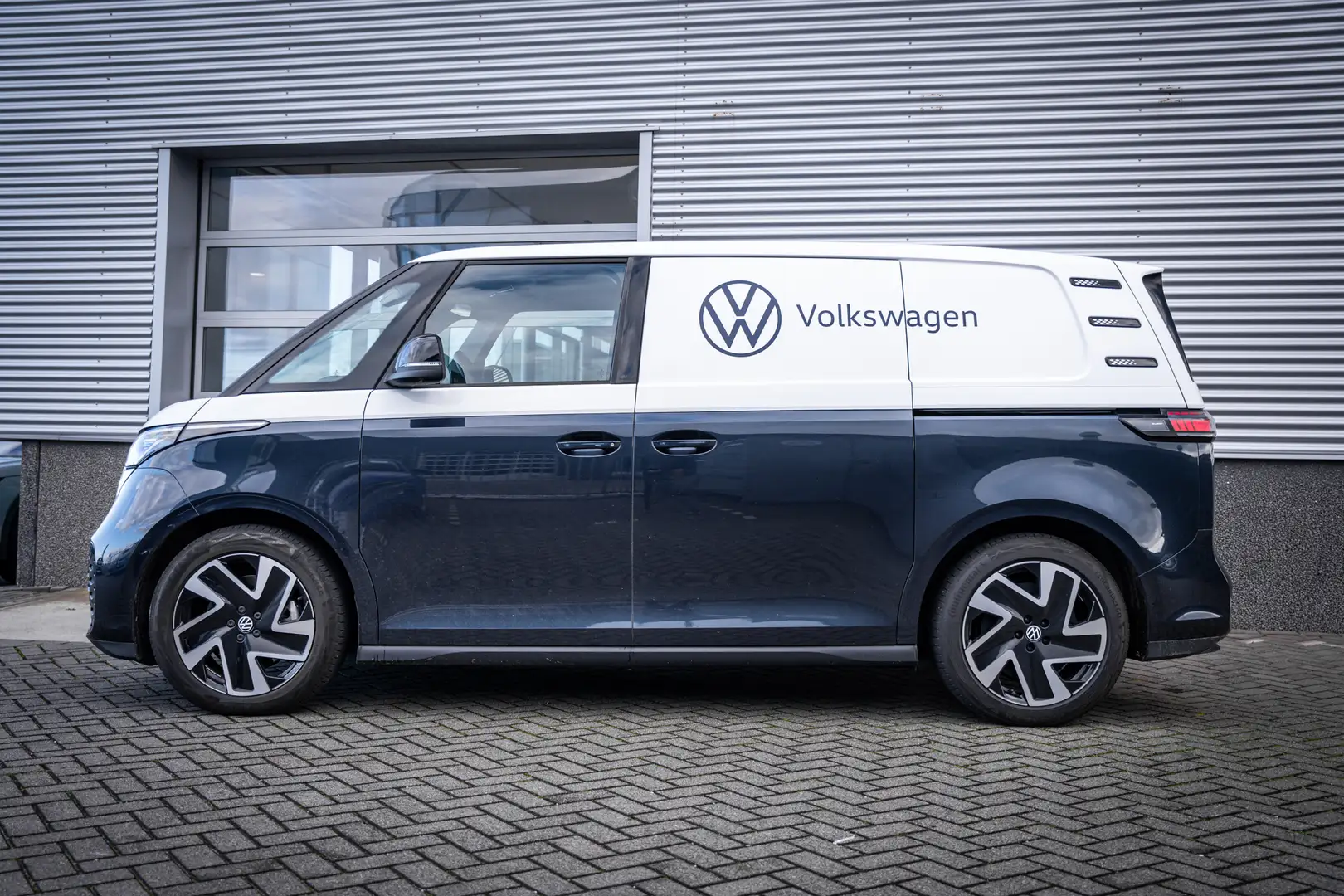 Volkswagen ID. Buzz Cargo Anniversary Edition 79 kWh 4MOTION 340PK - 2x SCHU Blau - 2