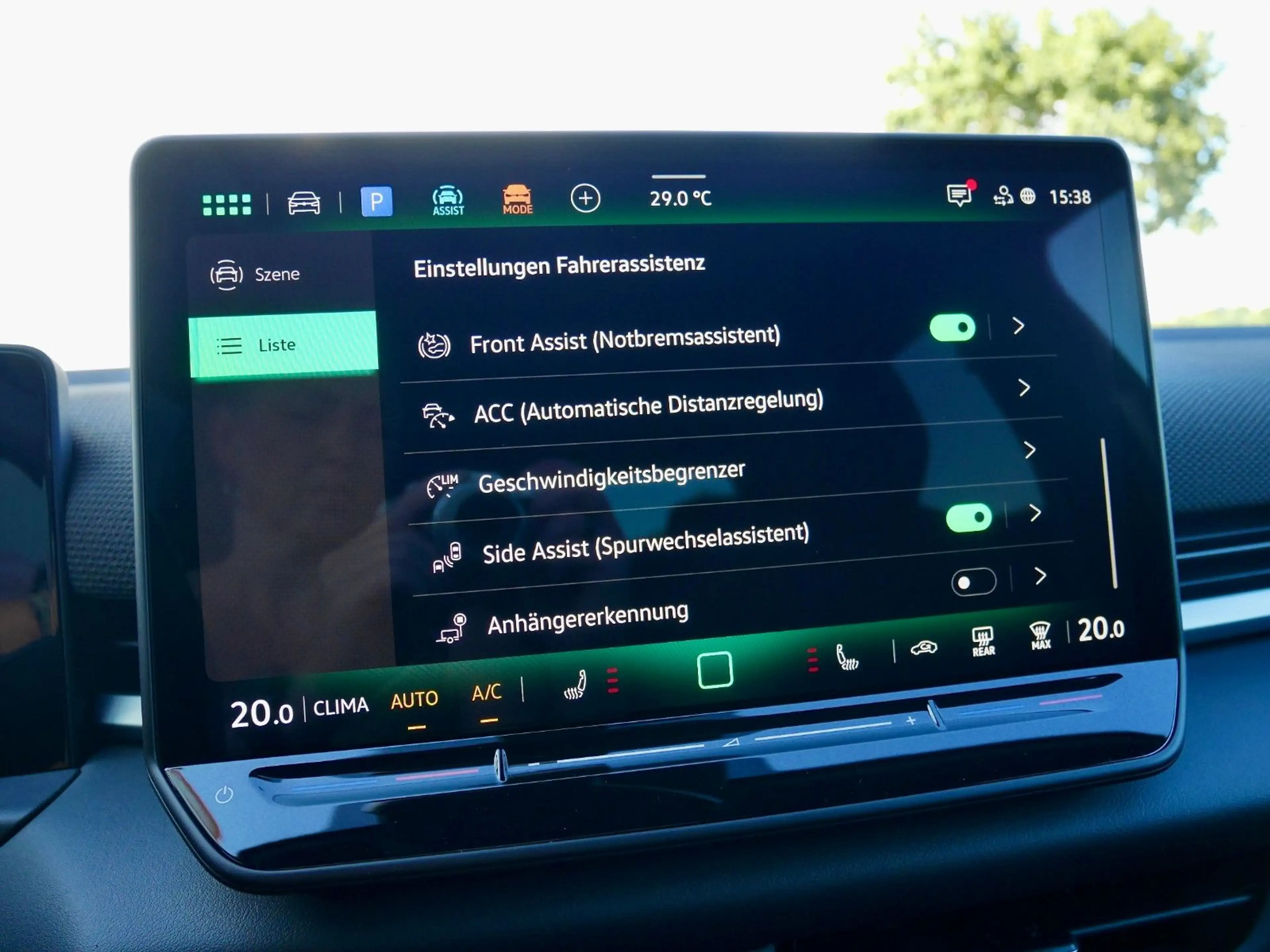 Volkswagen T-Roc 1.5 eTSI DSG R-Line+ACC+APP+AHK+behLenkrad — photo 32