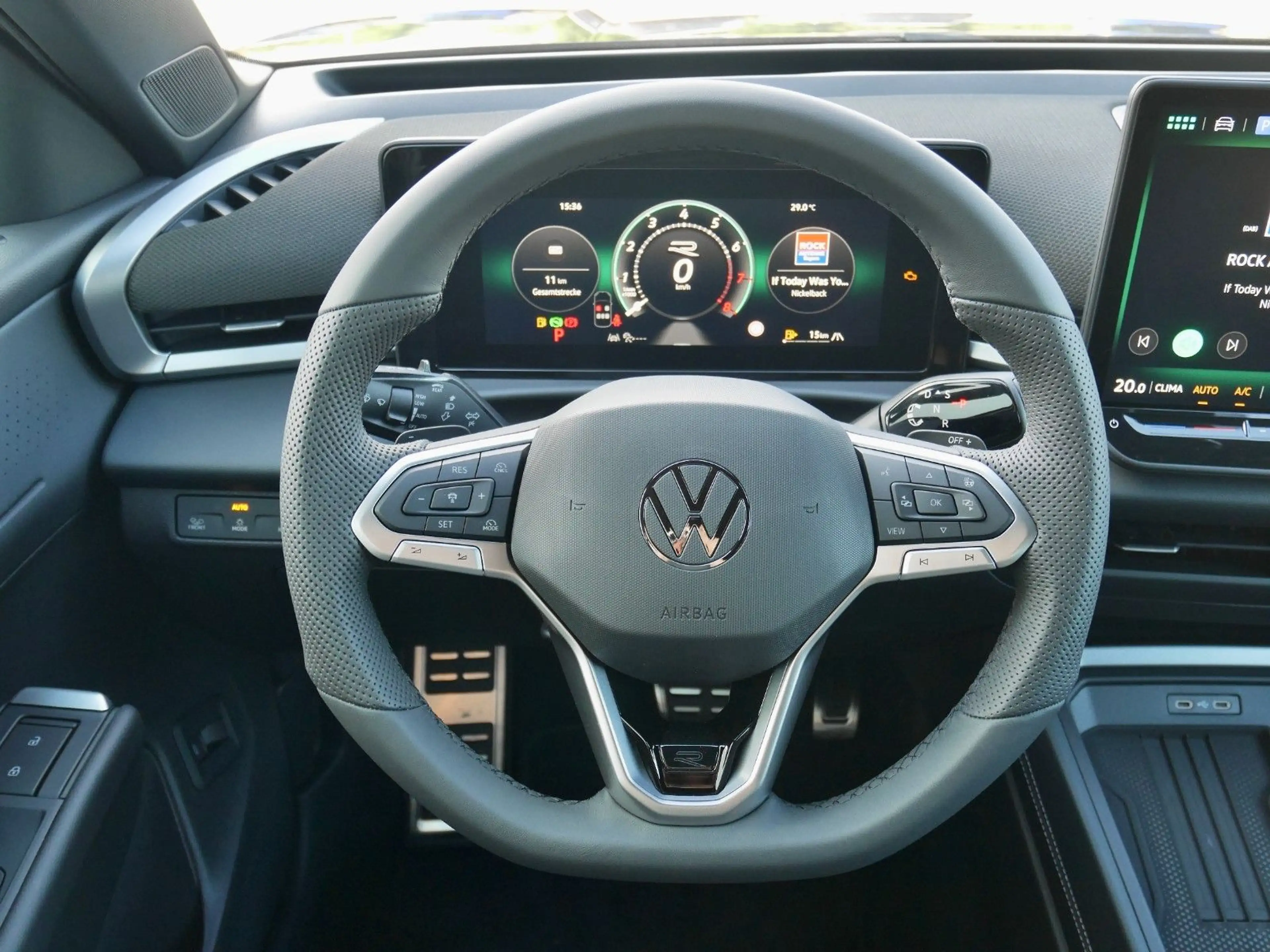Volkswagen T-Roc 1.5 eTSI DSG R-Line+ACC+APP+AHK+behLenkrad — photo 19
