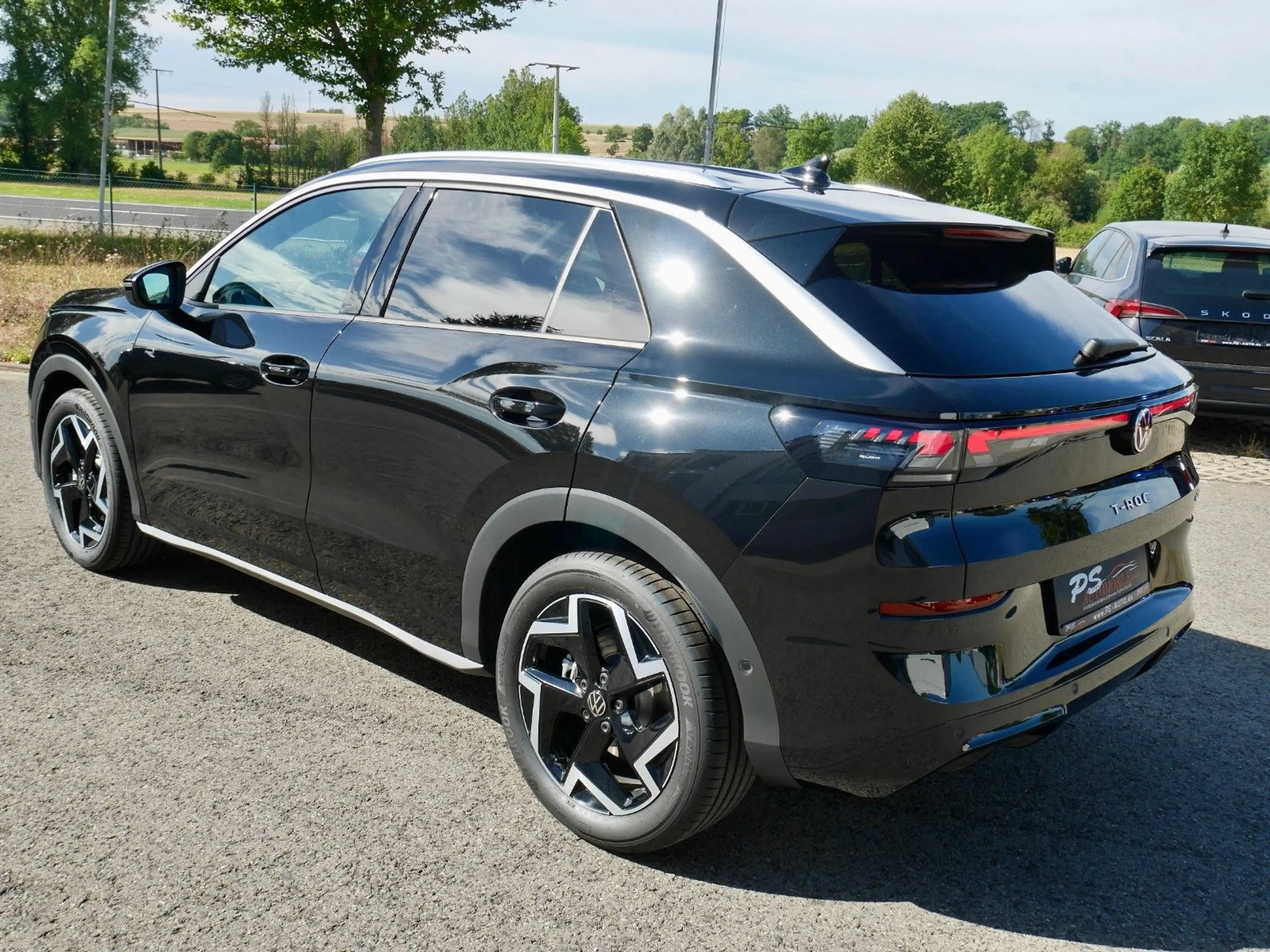 Volkswagen T-Roc 1.5 eTSI DSG R-Line+ACC+APP+AHK+behLenkrad — photo 5