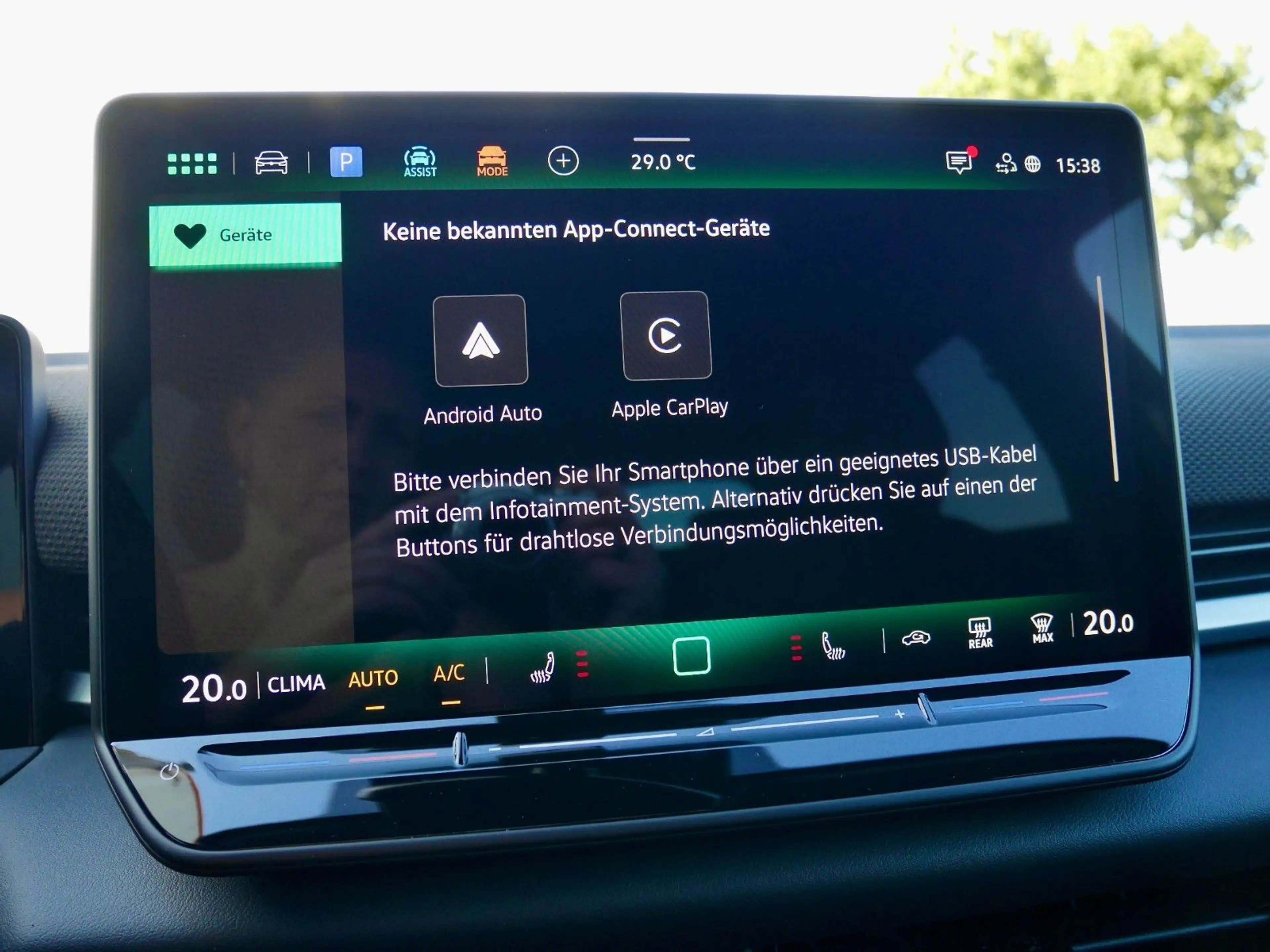 Volkswagen T-Roc 1.5 eTSI DSG R-Line+ACC+APP+AHK+behLenkrad — photo 29