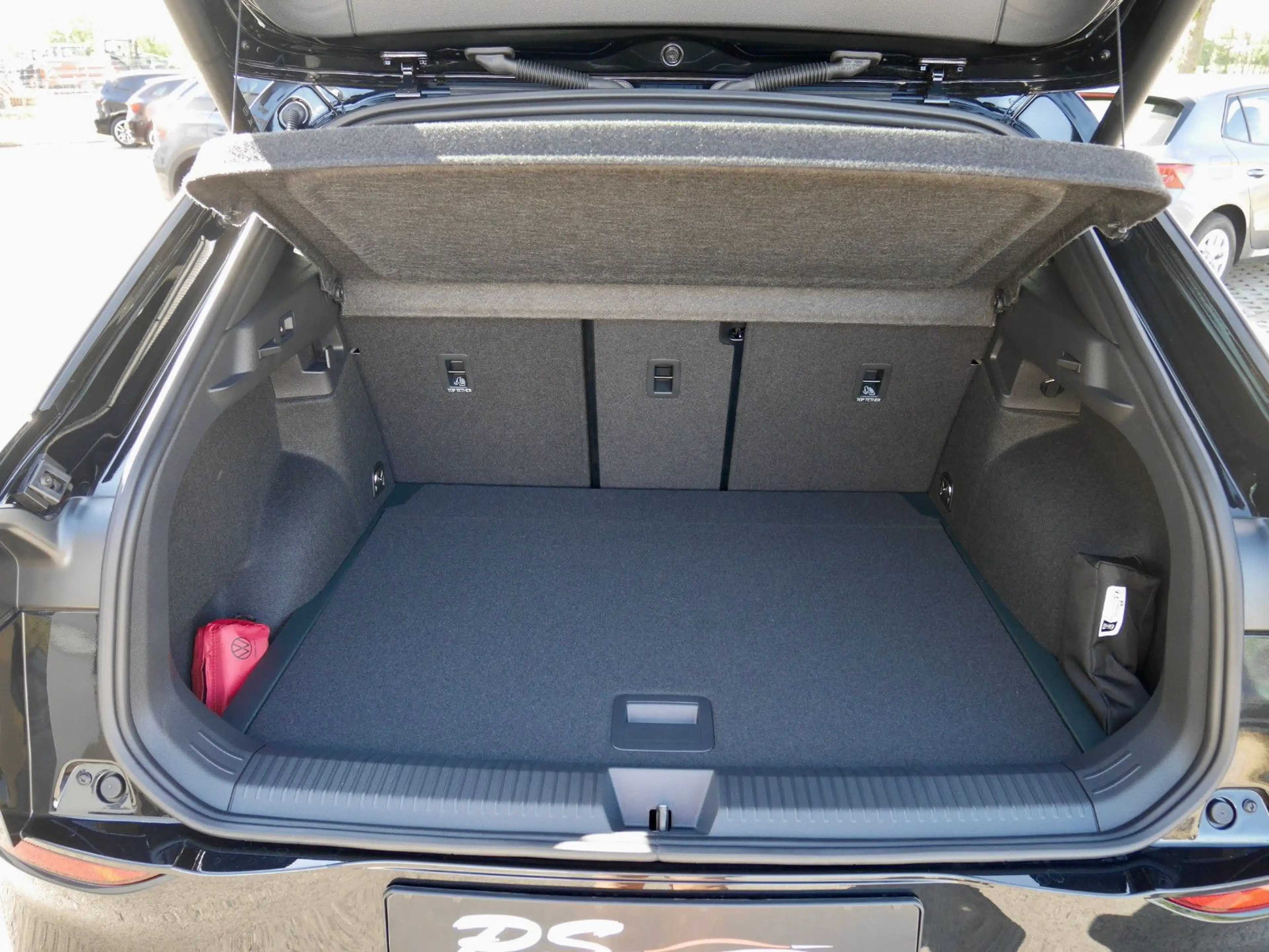 Volkswagen T-Roc 1.5 eTSI DSG R-Line+ACC+APP+AHK+behLenkrad — photo 10