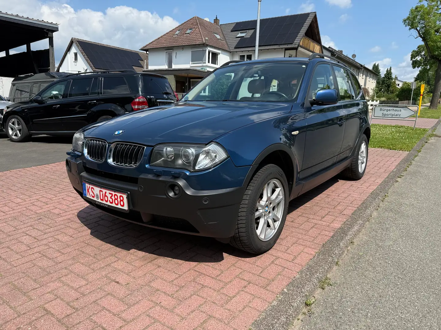 BMW X3 2.5i Beige Lederausstattung Xenon AHK Navi Blau - 1