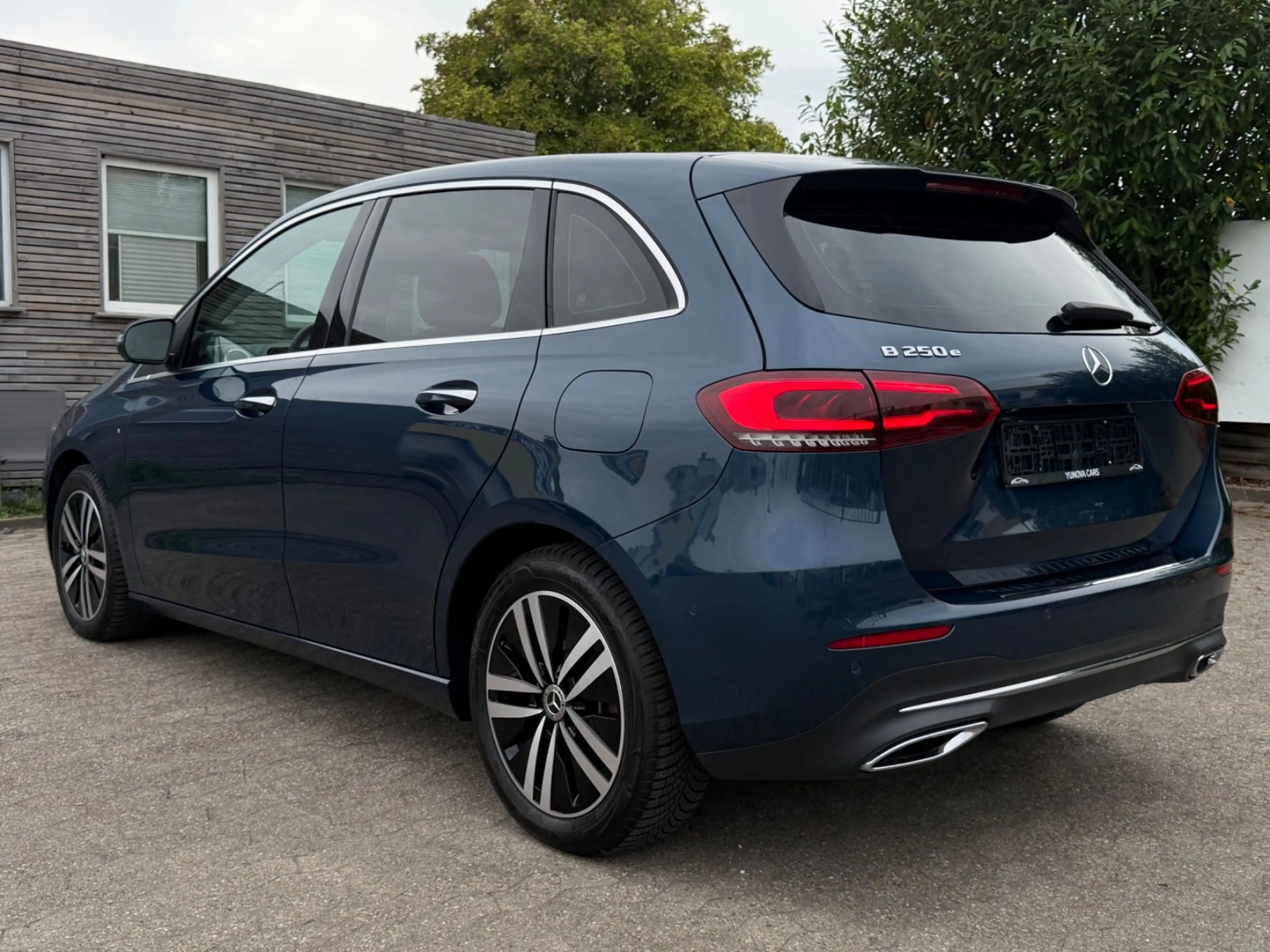 Mercedes-Benz B 250 e AHK MBUX LED Ambiente Widescreen Leder — photo 5