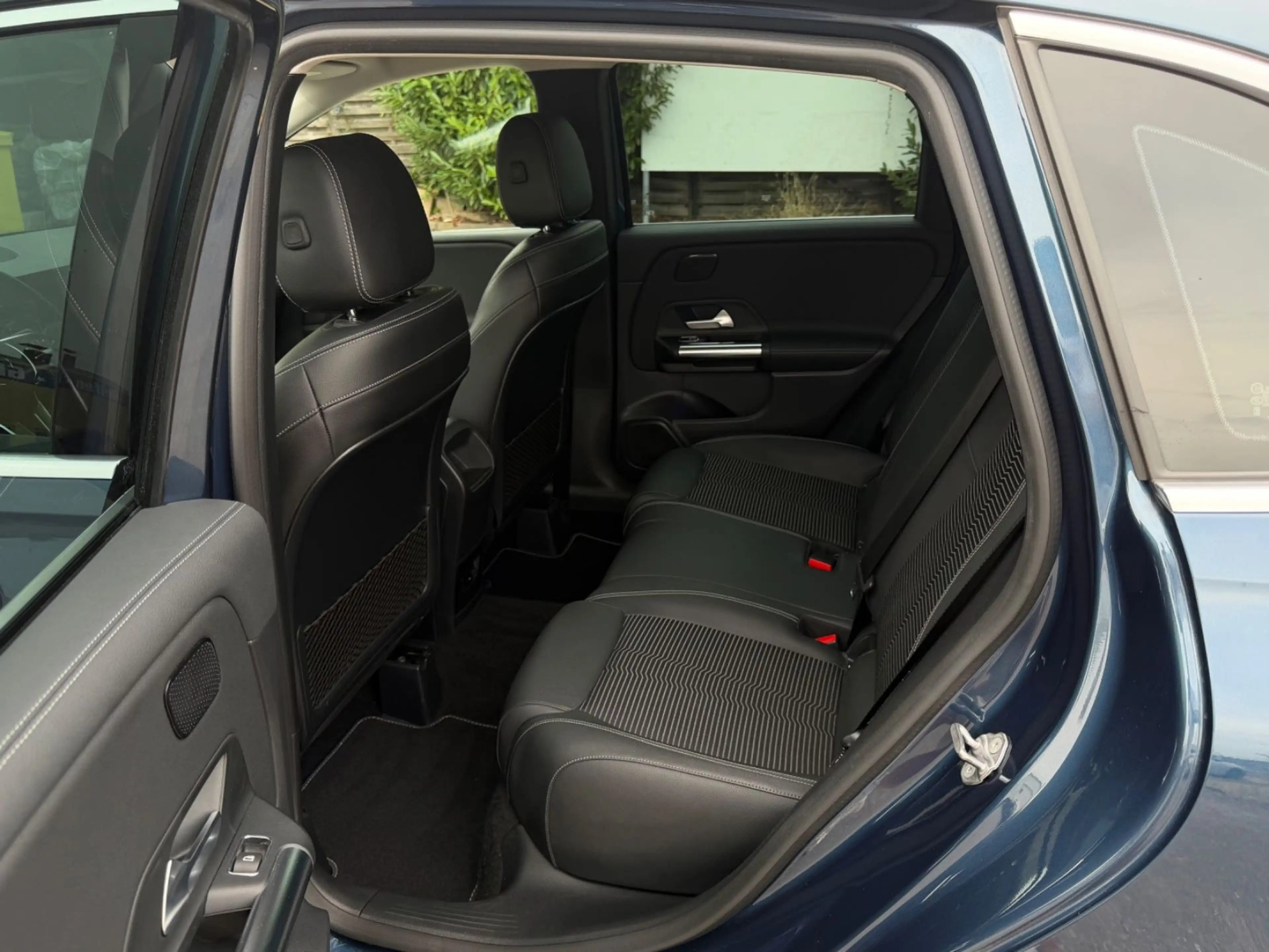 Mercedes-Benz B 250 e AHK MBUX LED Ambiente Widescreen Leder — photo 14