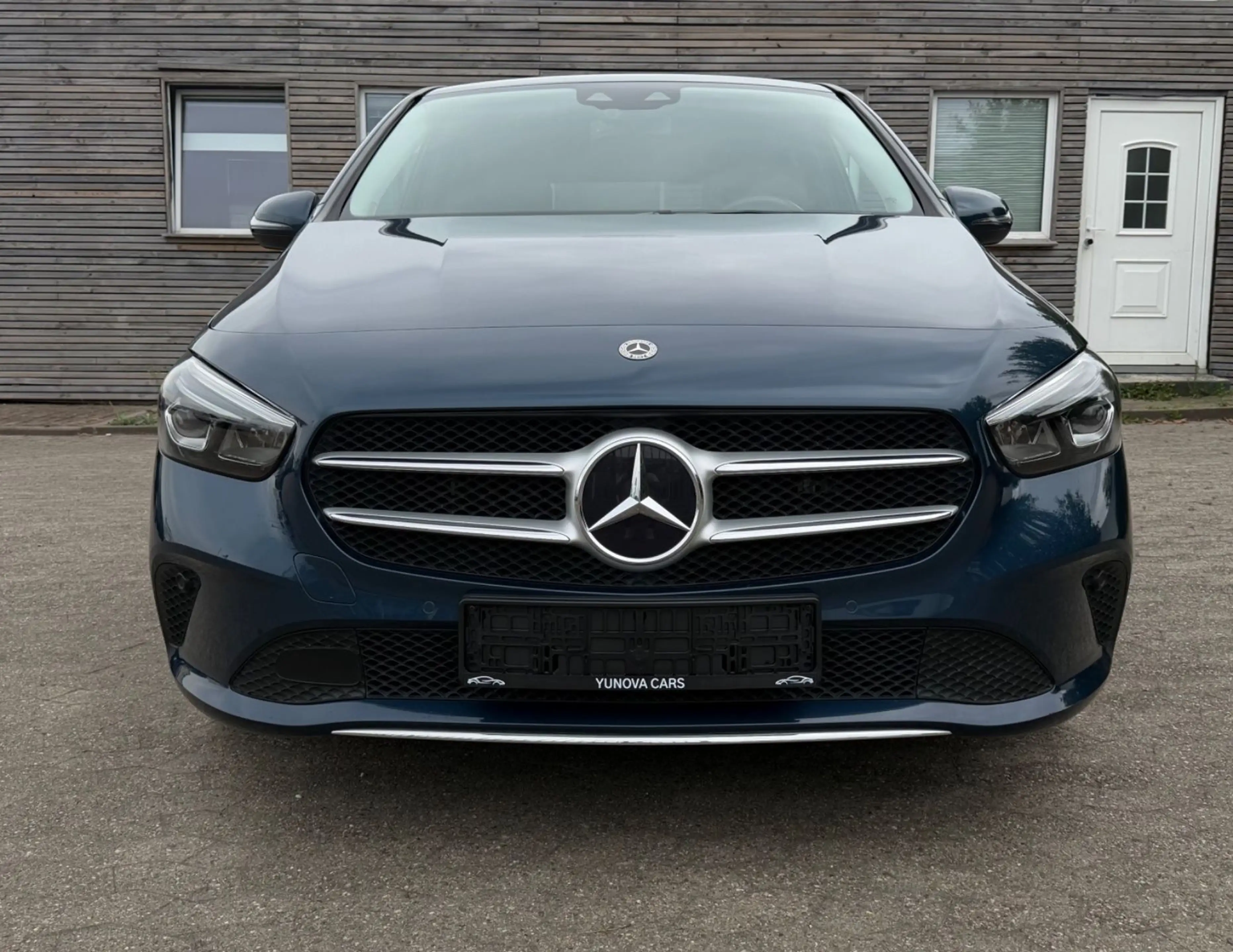 Mercedes-Benz B 250 e AHK MBUX LED Ambiente Widescreen Leder — photo 2
