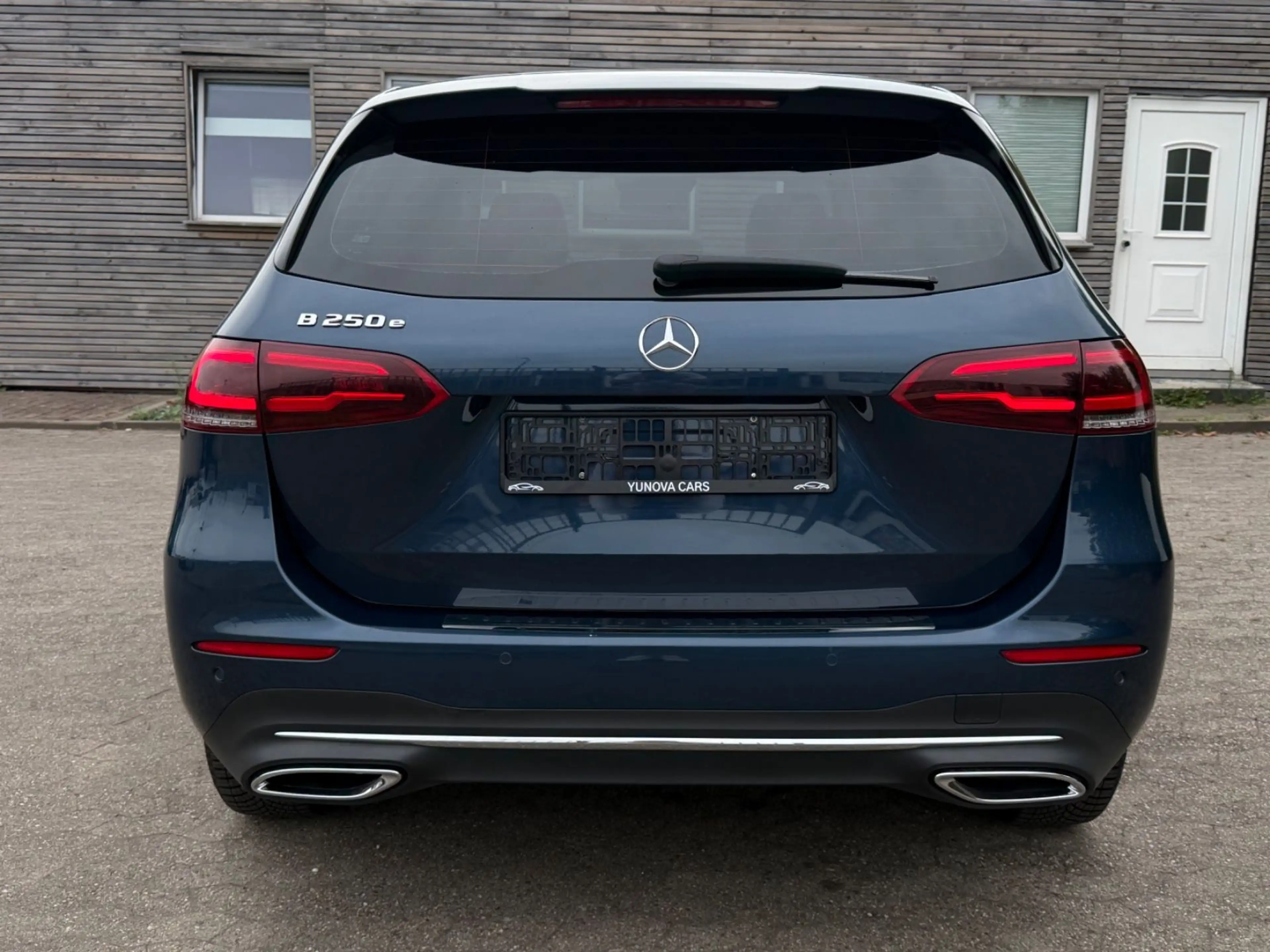 Mercedes-Benz B 250 e AHK MBUX LED Ambiente Widescreen Leder — photo 6