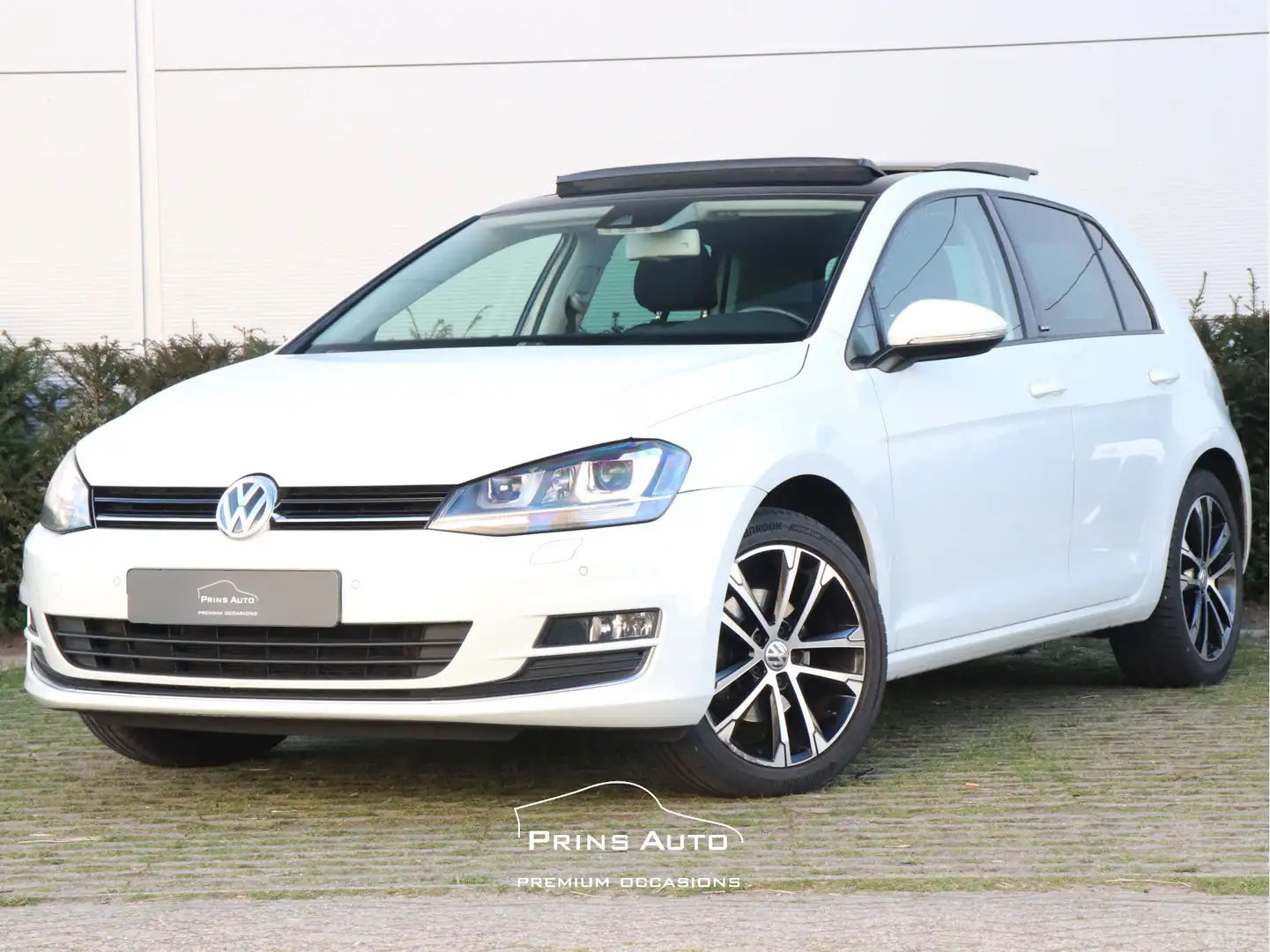 Volkswagen Golf 1.4 TSI Connected Series |PANO|NAVI|CLIMA|STOELVER Weiß - 1