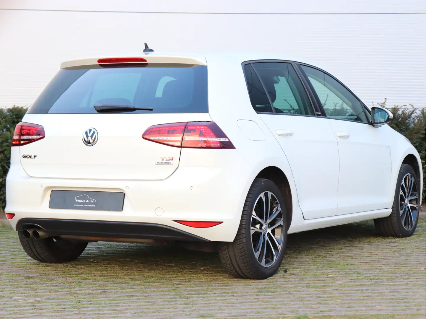 Volkswagen Golf 1.4 TSI Connected Series |PANO|NAVI|CLIMA|STOELVER Wit - 2