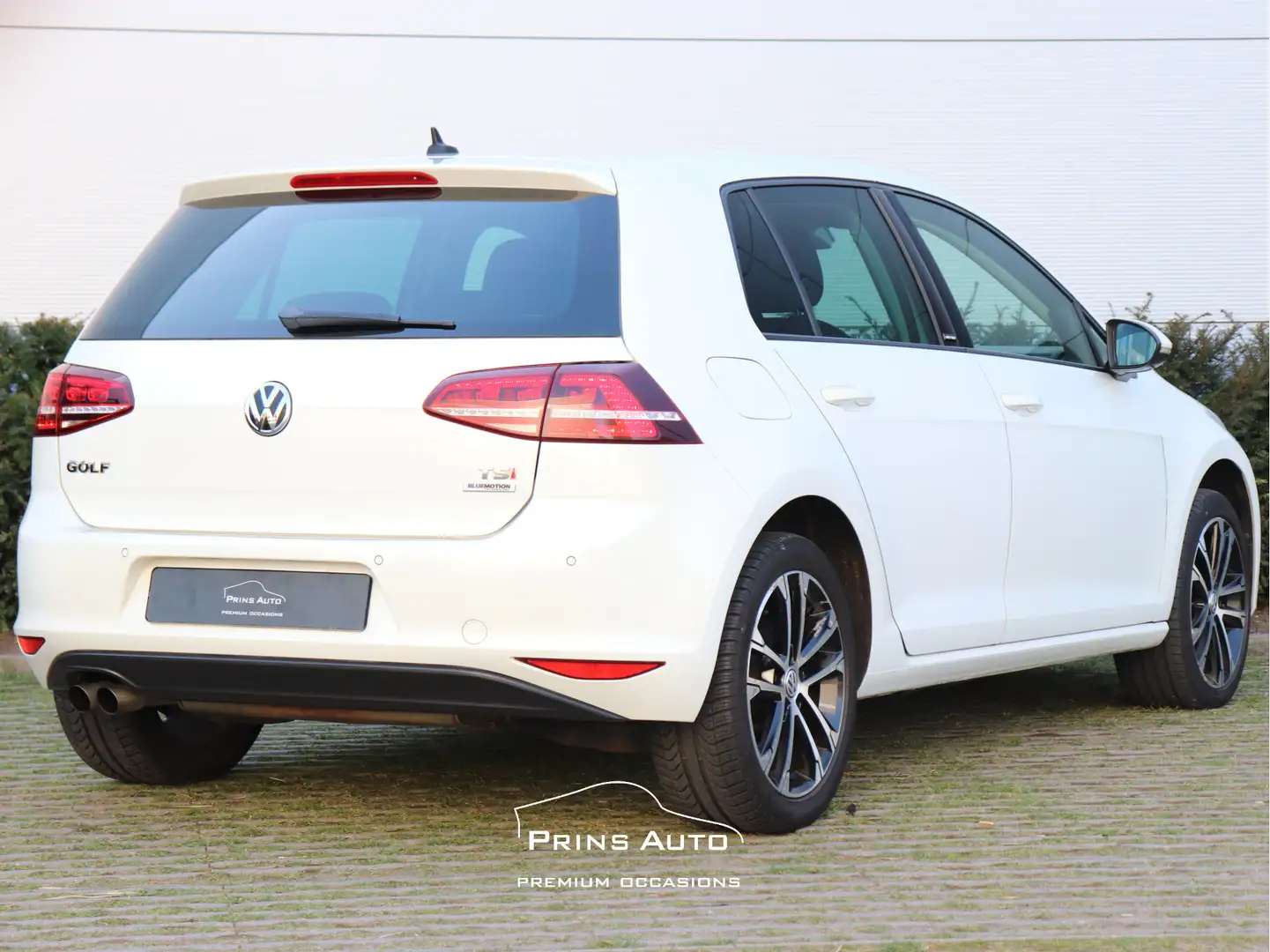 Volkswagen Golf 1.4 TSI Connected Series |PANO|NAVI|CLIMA|STOELVER Weiß - 2