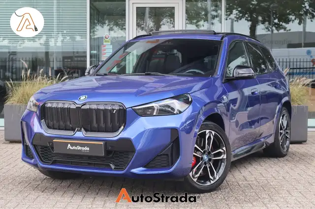 BMW iX1 (u11) xDrive30 M-Sport 313pk | Shadow | Pano | Har