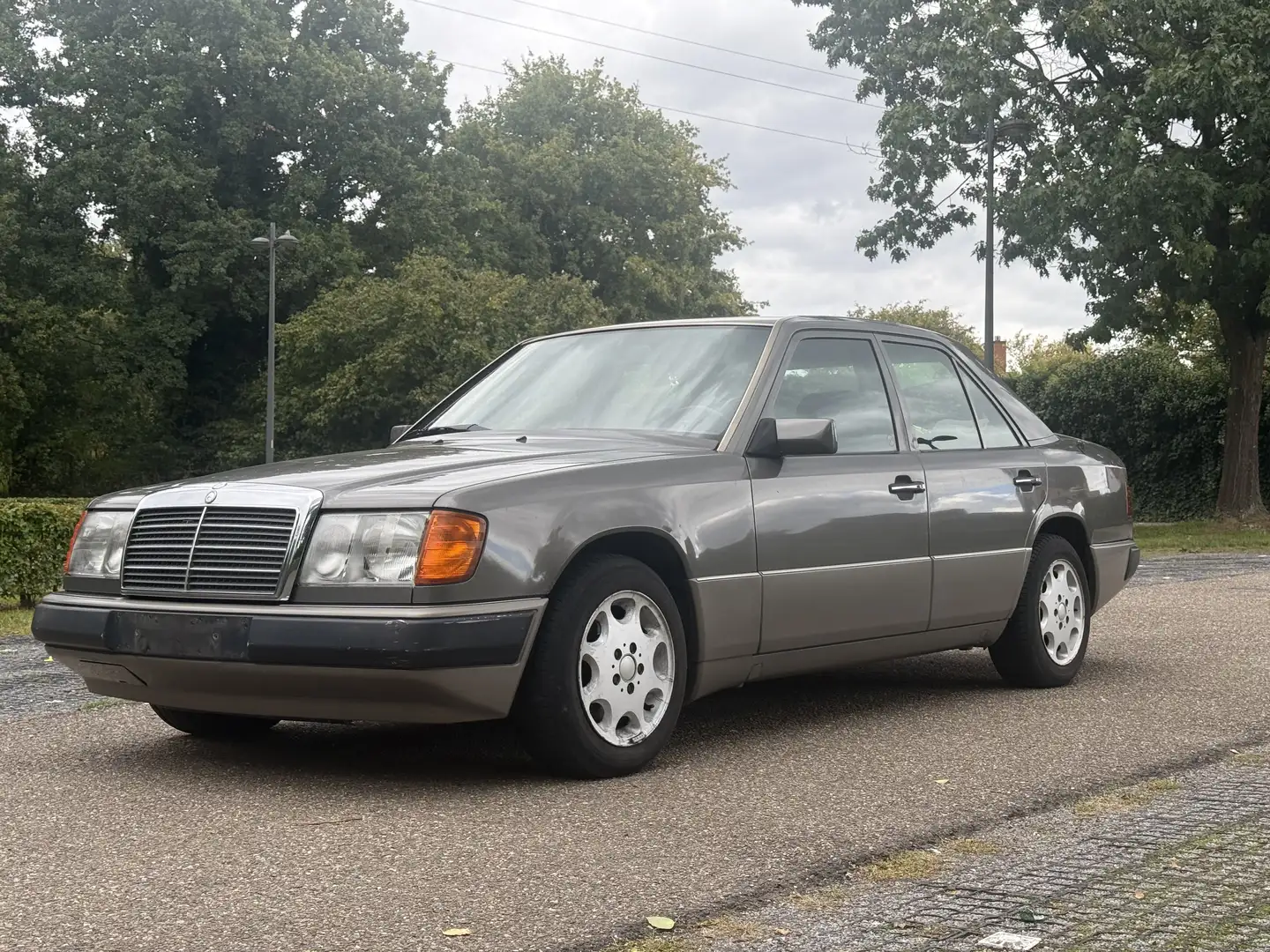 Mercedes-Benz 200 w124 sport line - 1
