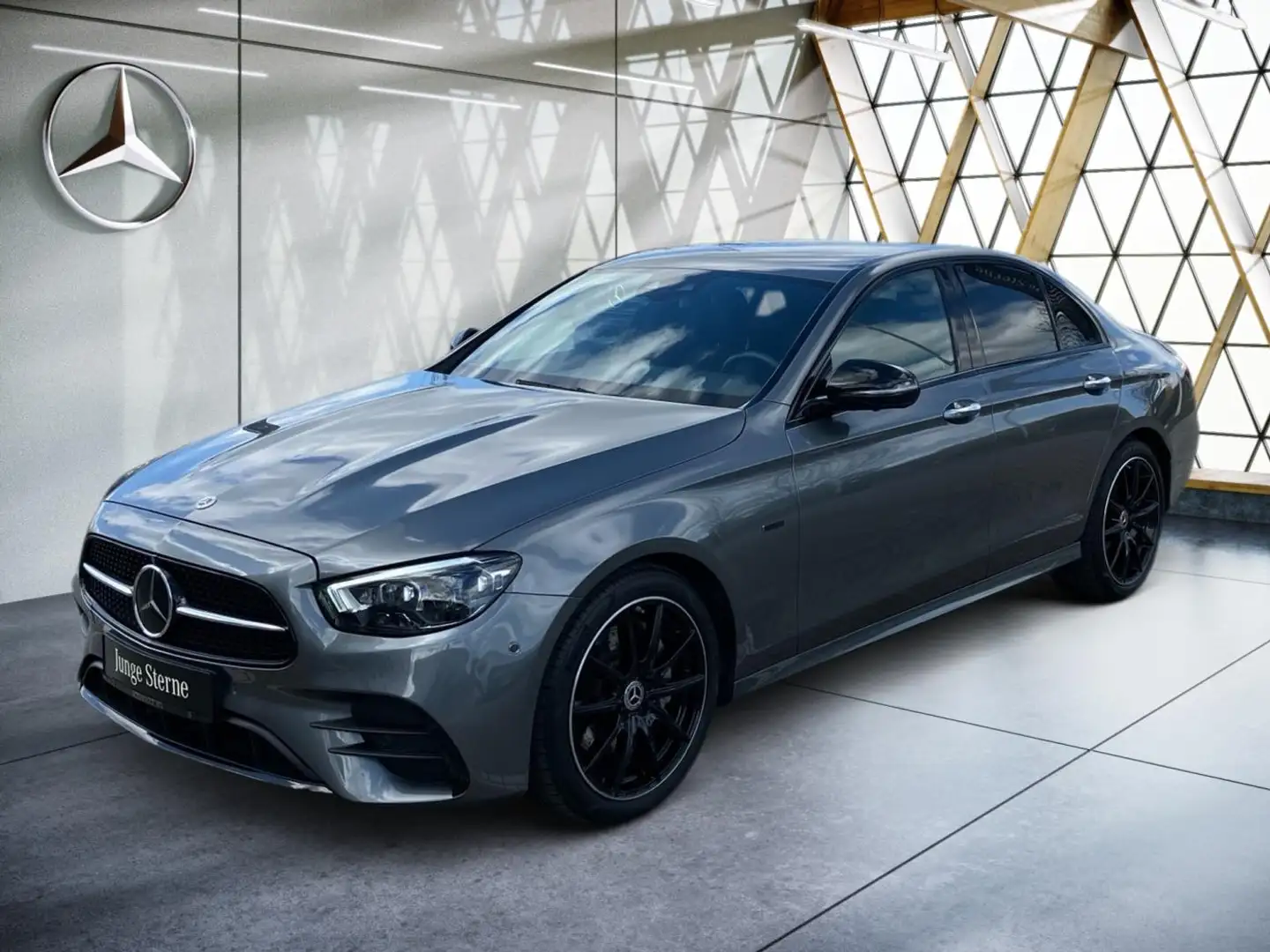 Mercedes-Benz E 220 d  AMG Night EDITION Distro+*360° Grau - 2