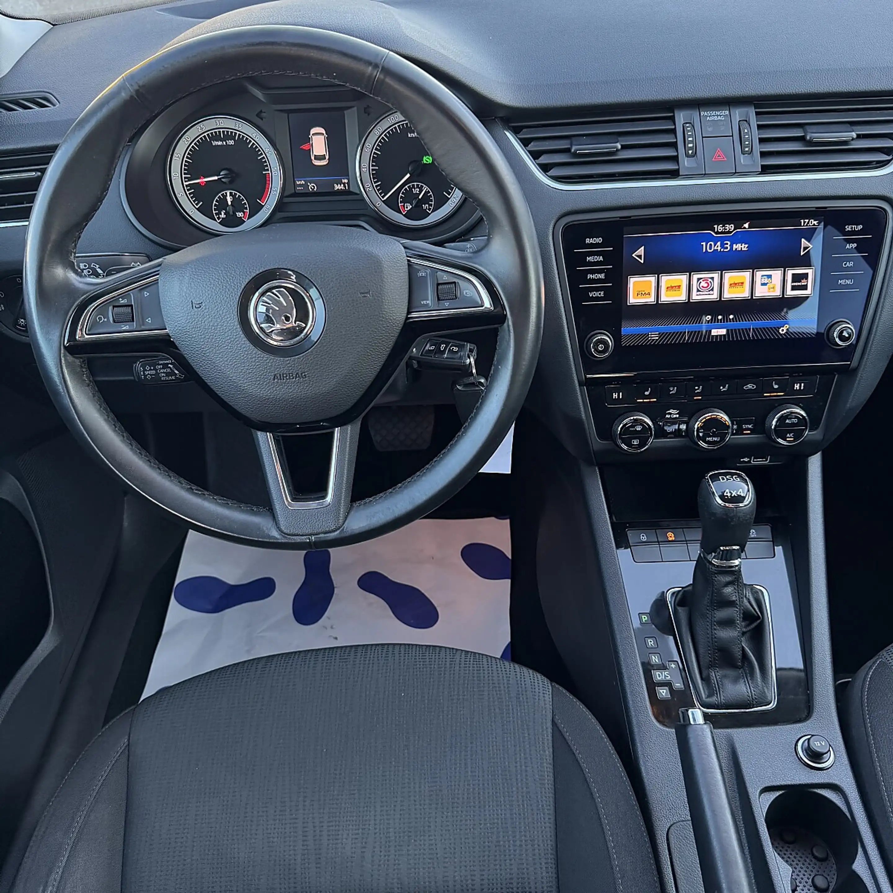 Skoda Octavia Combi 2,0 TDI Style Limited 4x4 DSG*ACC* — photo 13