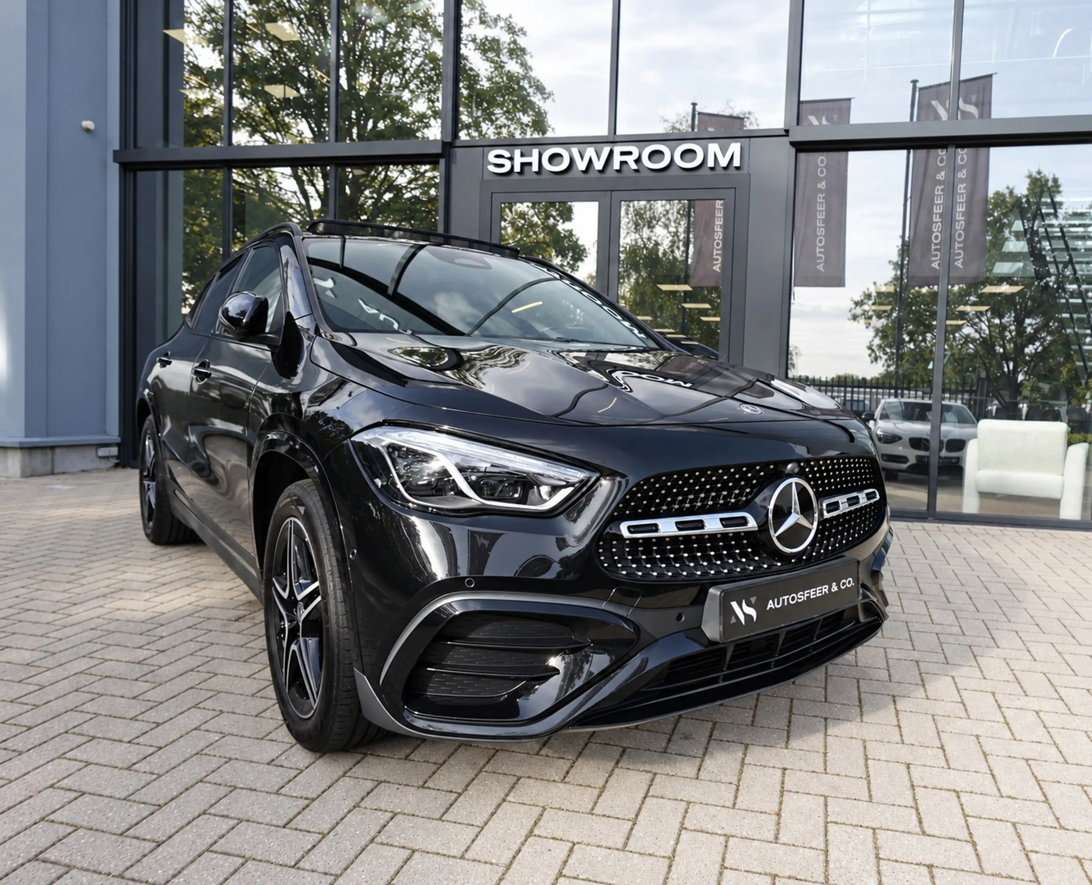 Mercedes-Benz GLA 180 AMG PANO KEYLESS HUD SFEER — photo 2